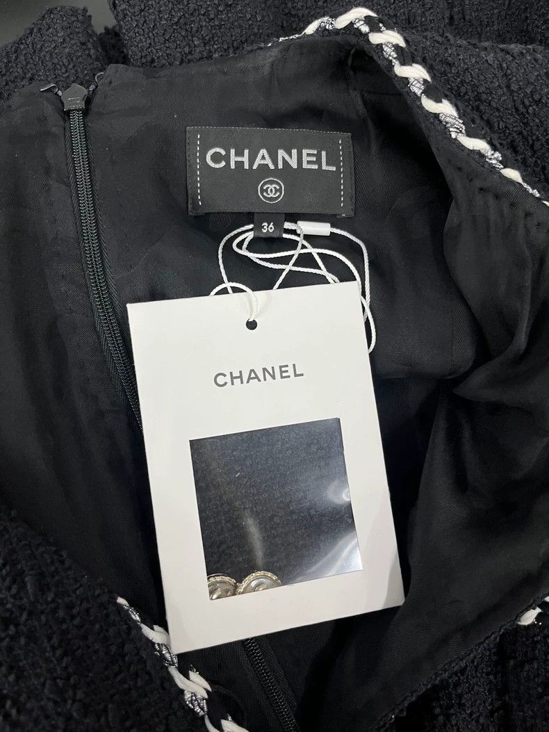 Chanel Chanel Black four-pocket tweed dress jacket Size XS / US 0-2 / IT 36-38 - 4 Thumbnail