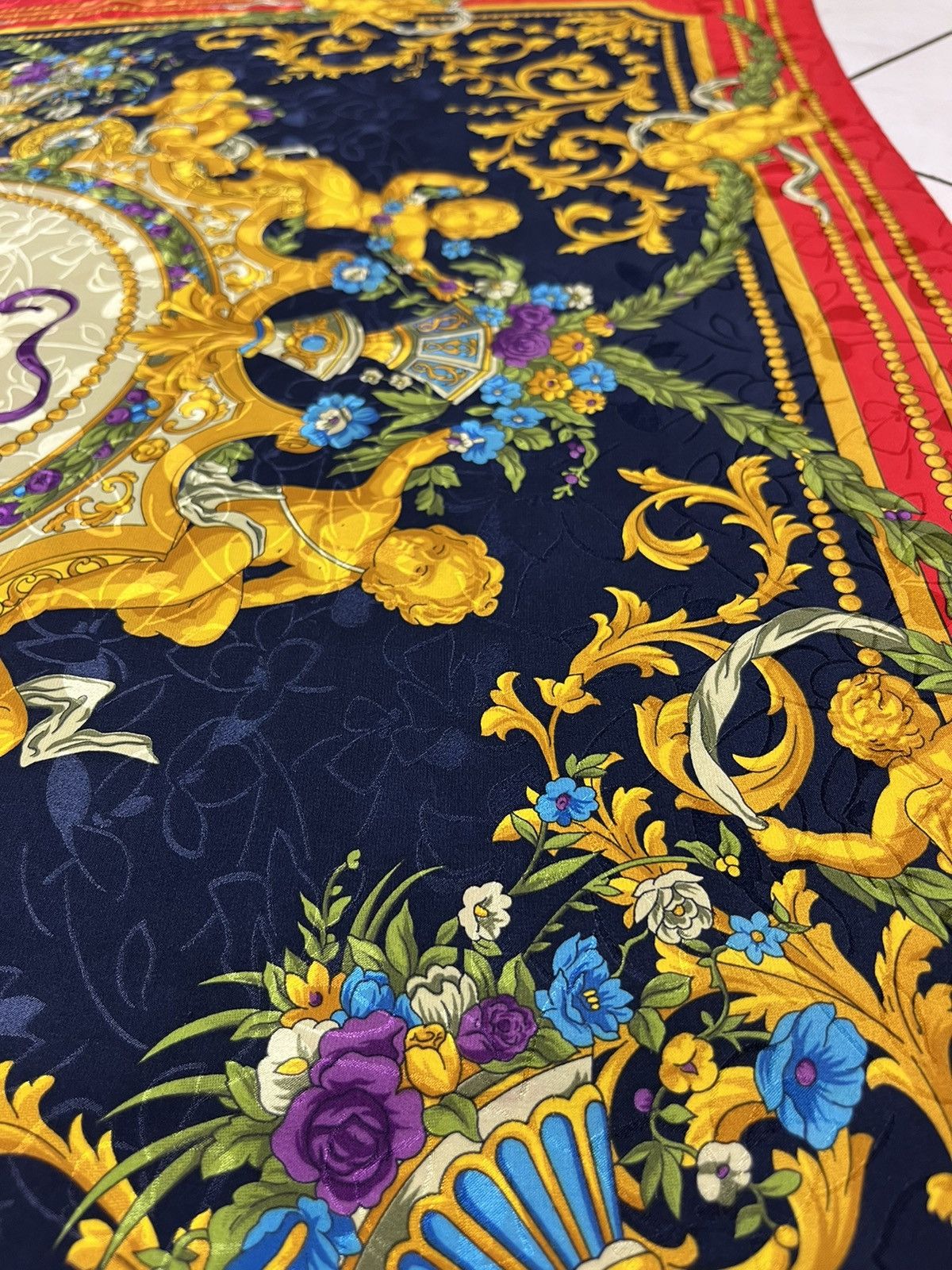Designer × Roberta di Camerino × Vintage Vintage Roberta Di Camerino silk scarf handkerchief painted Size ONE SIZE - 11 Thumbnail