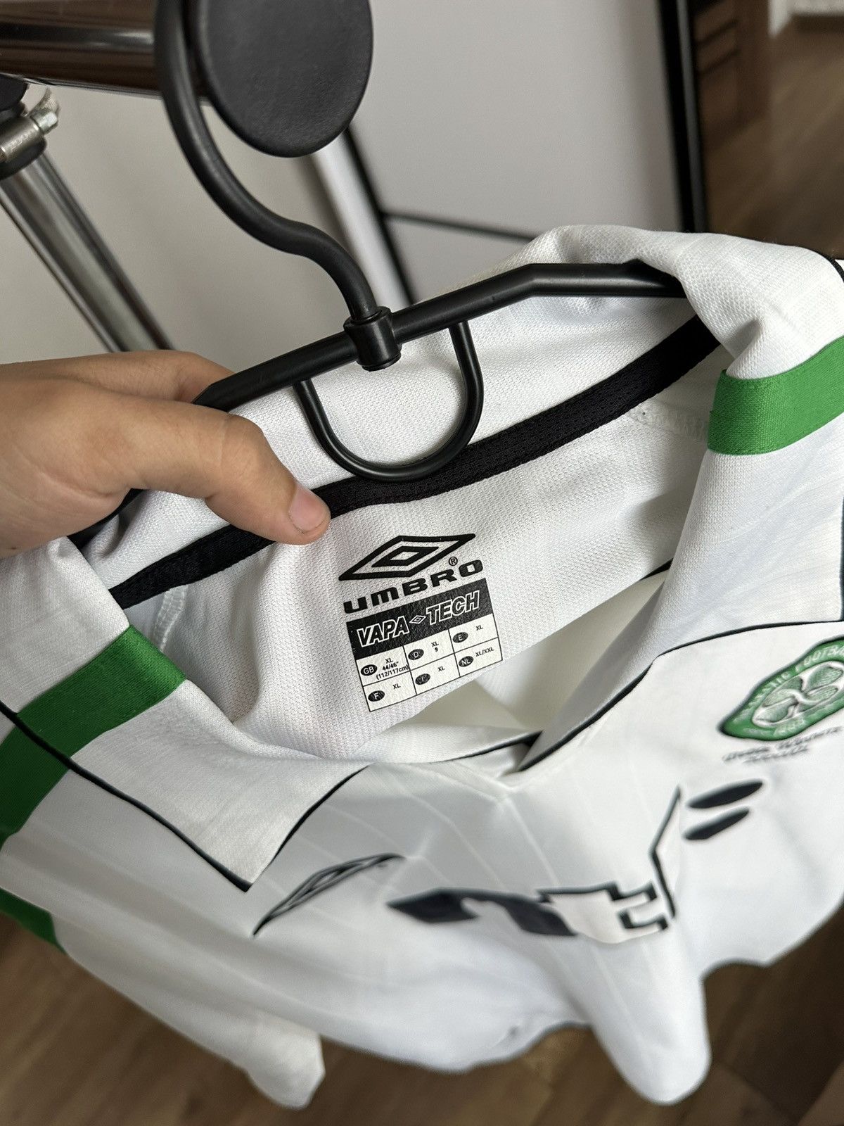 Umbro 2001/2002 Umbro Celtic FC Vintage Soccer Jersey T-Shirt Size US XL / EU 56 / 4 - 9 Thumbnail