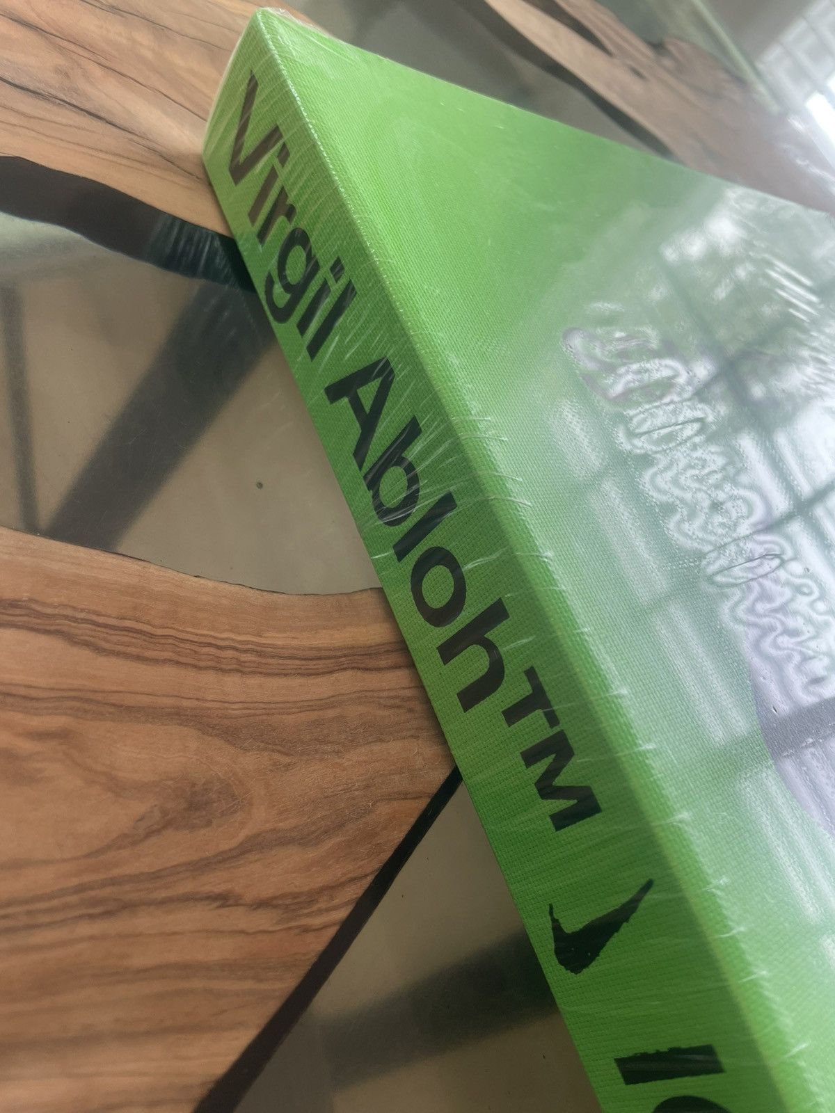 Nike × Off-White Virgil Abloh. Nike. ICONS Coffee Table Book Size ONE SIZE - 8 Thumbnail