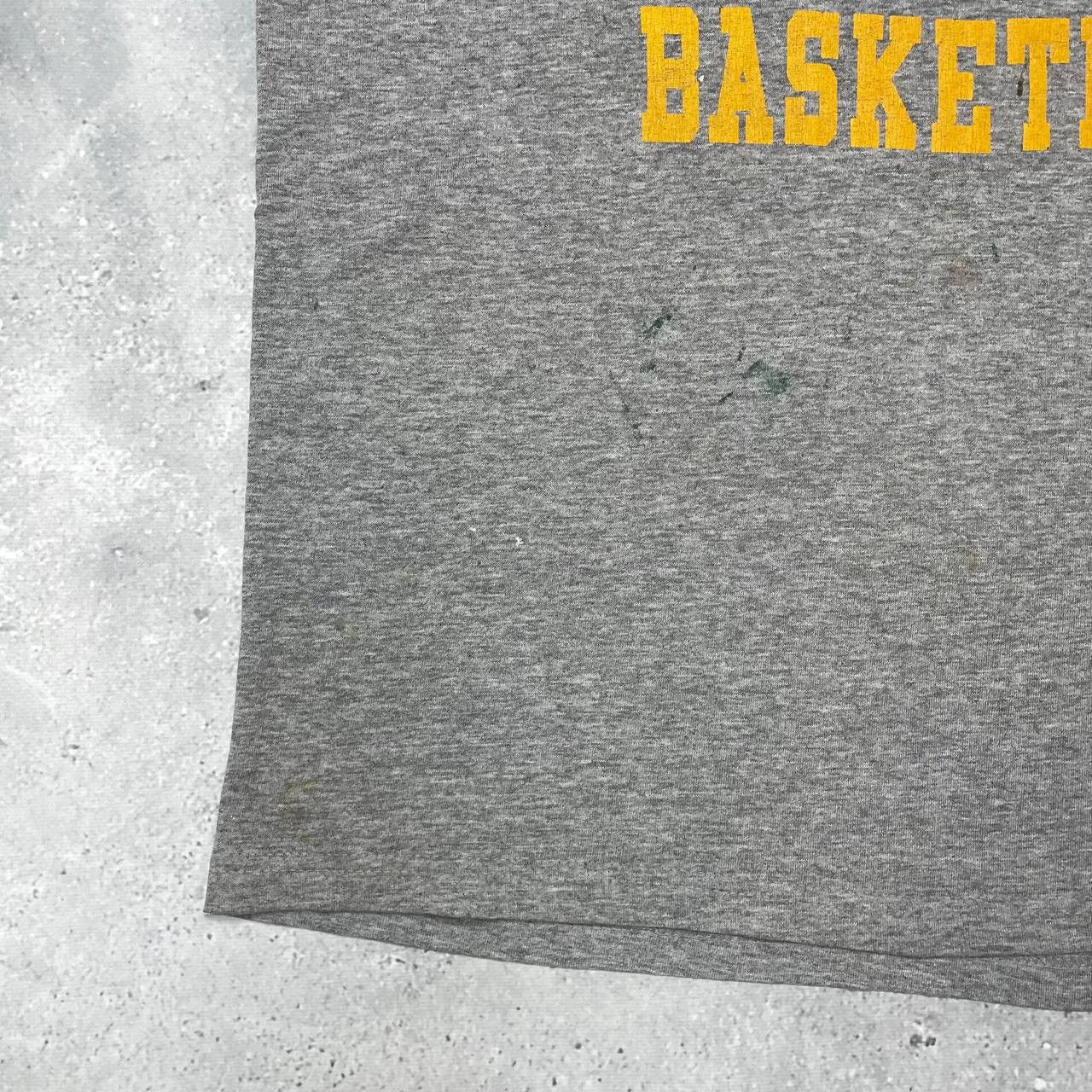 Vintage Vintage 90s Trojan Basketball Painter Thrashed T Shirt Size US L / EU 52-54 / 3 - 9 Thumbnail