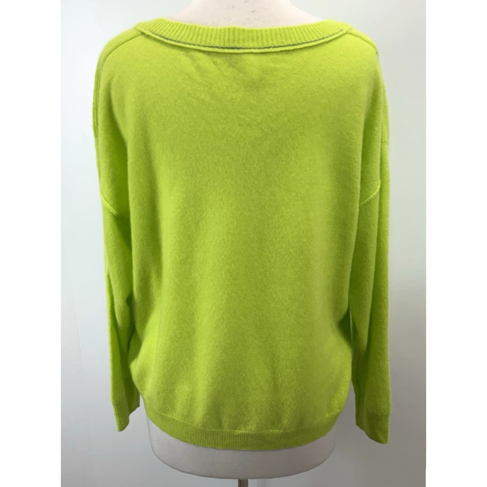 Vintage Pilcro 100% Cashmere Boat Neck Sweater M Womens Long Sleeve Chartreuse Angie Pullover Knit Soft All Seasons Lightweight Breathable Size M / US 6-8 / IT 42-44 - 3 Thumbnail