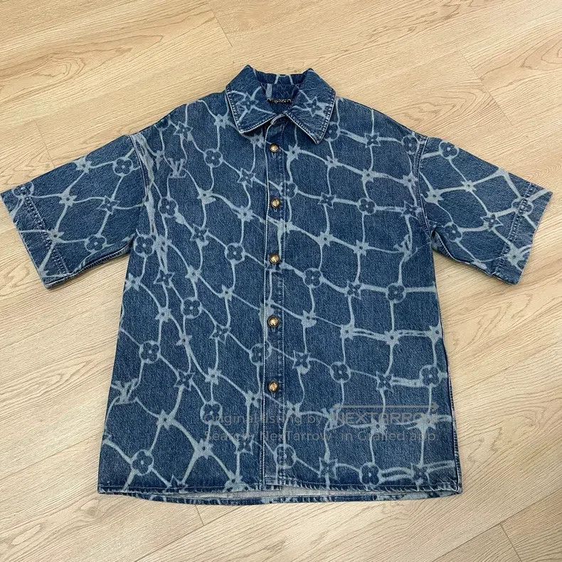 Louis Vuitton Louis Vuitton Blue denim shirt Size US S / EU 44-46 / 1 - 1 Thumbnail