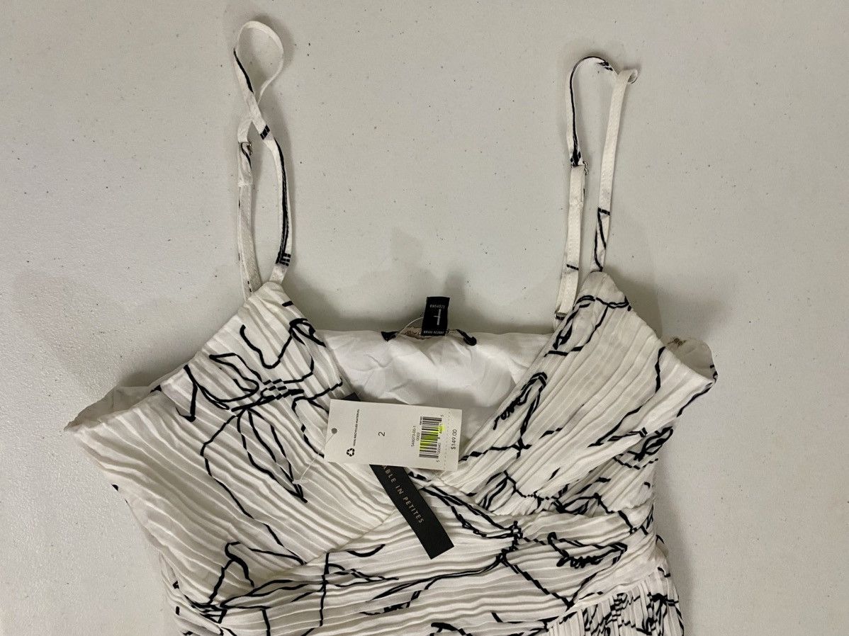 Banana Republic BANANA REPUBLIC PLISSÉ MIDI DRESS TATTOO FACES PLEATS 2 NWT Size XS / US 0-2 / IT 36-38 - 8 Thumbnail