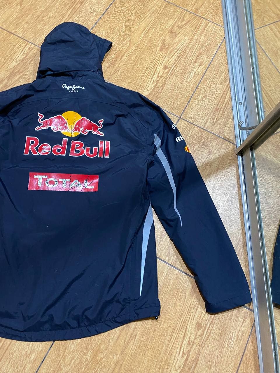 Red Bull vintage Y2K Red Bull big logo INFINITI jacket Streetwear Size US S / EU 44-46 / 1 - 20 Thumbnail