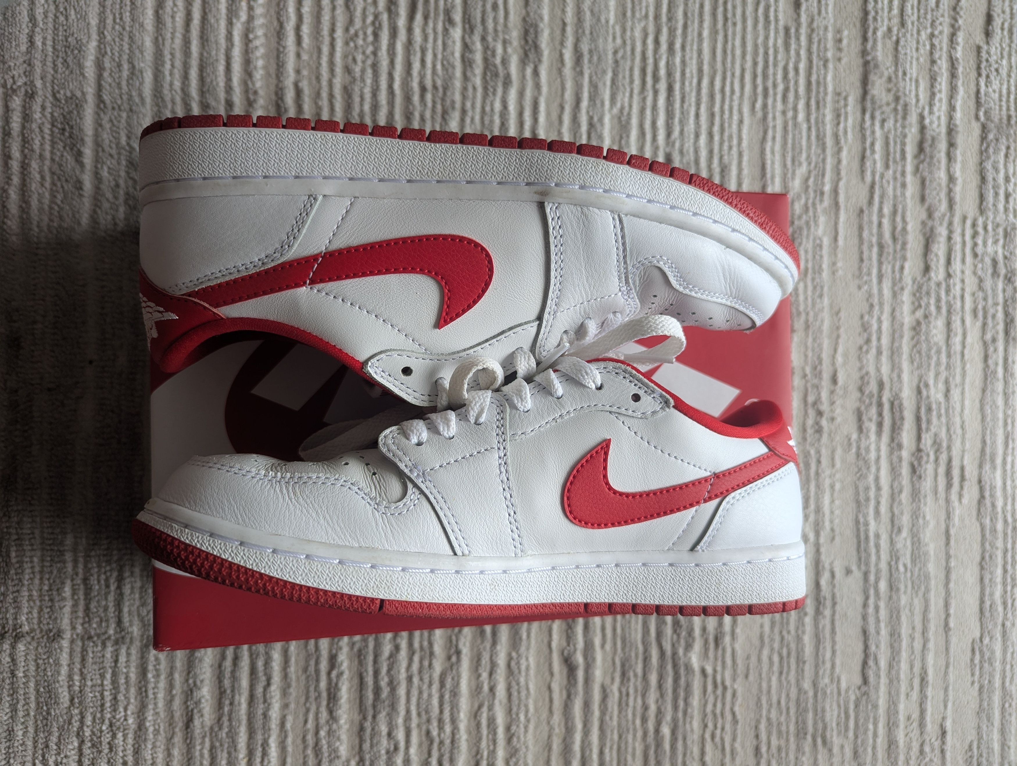 Jordan Brand Air Jordan 1 Low OG Size US 7.5 / EU 40-41 - 2 Thumbnail