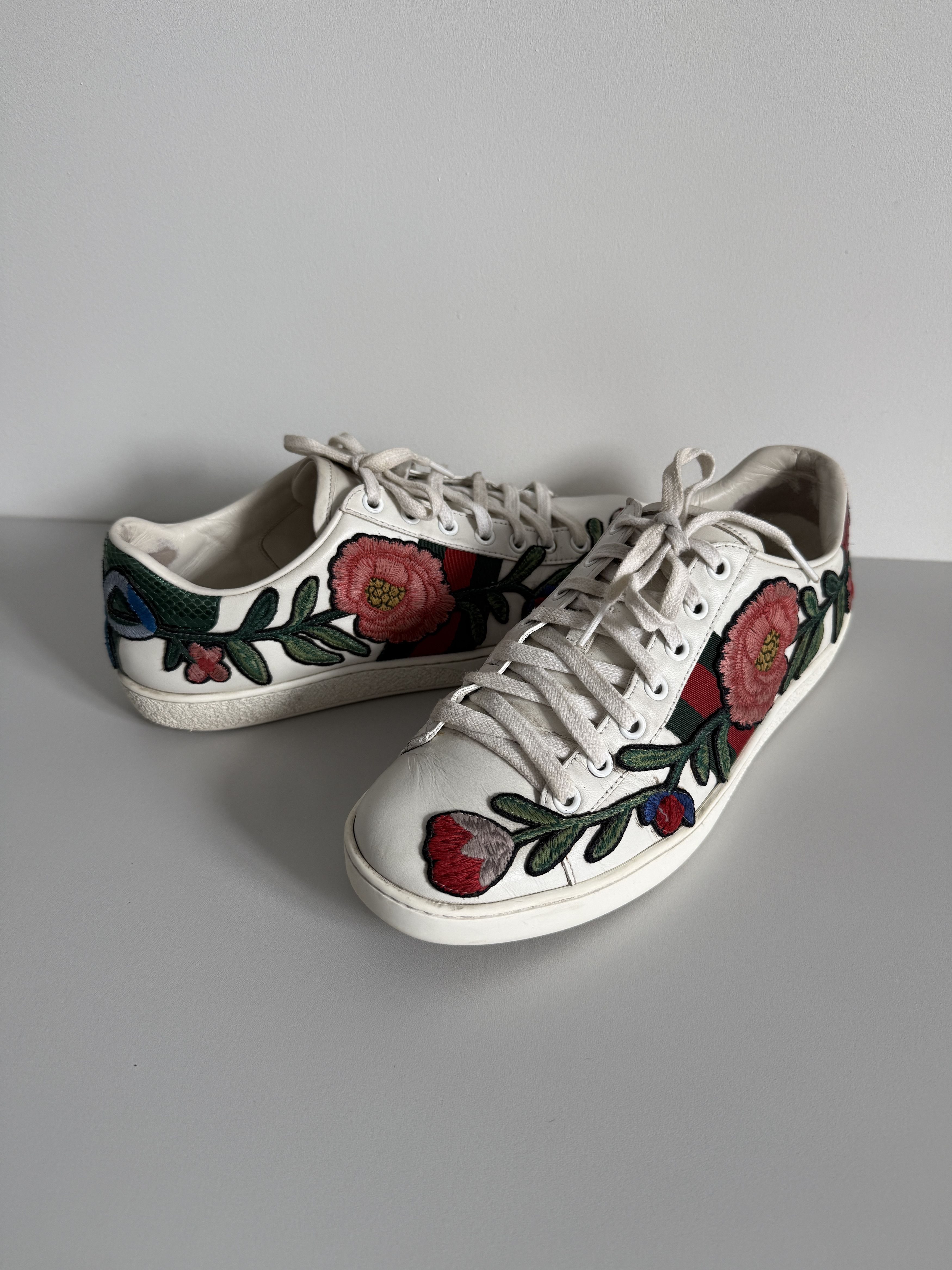 Gucci Gucci White Floral Embroidered Leather Ace Sneakers Size US 7 / IT 37 - 1 Thumbnail