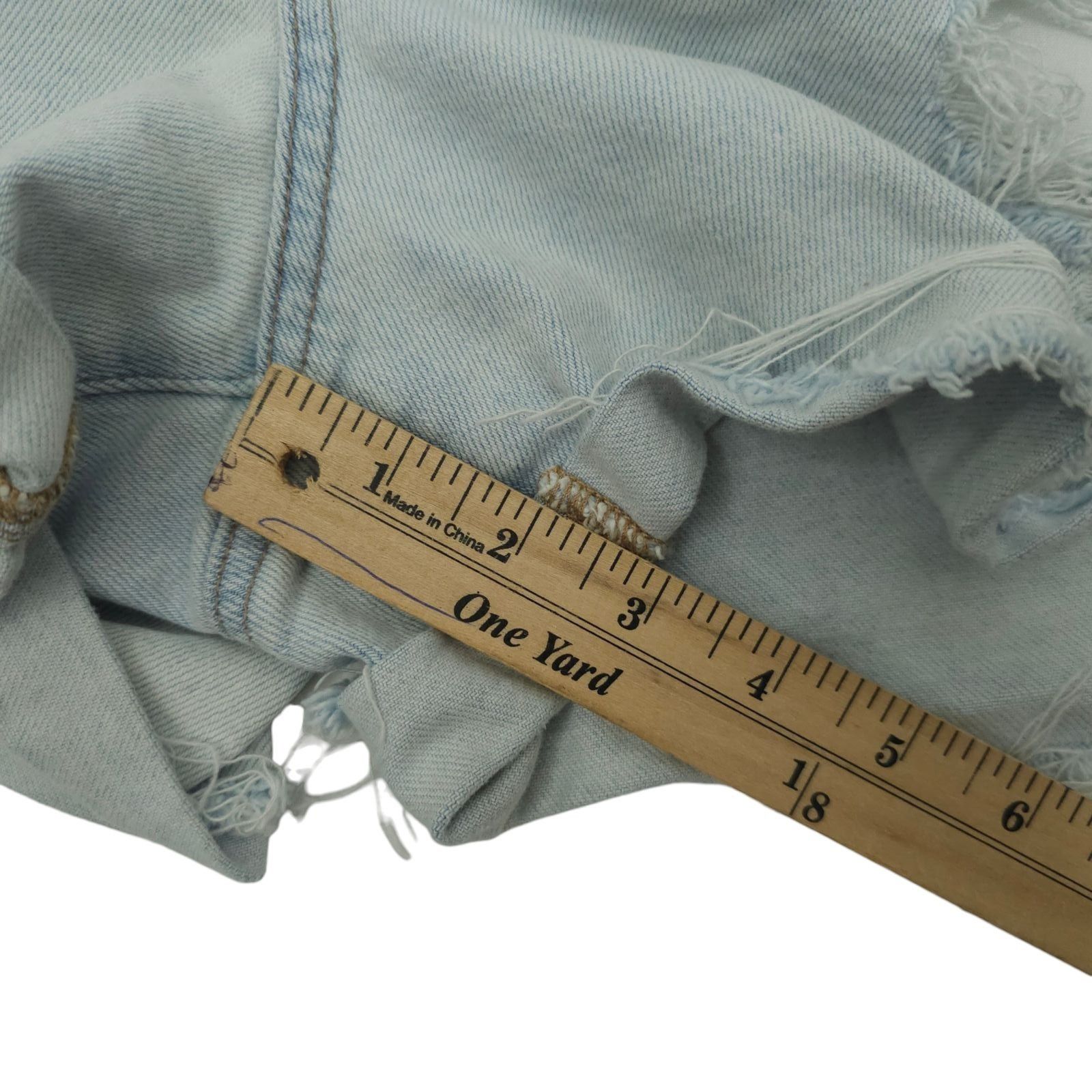 American Eagle Outfitters American Eagle Mom Shorts Size 10 Light Wash Distressed Size 32" / US 10 / IT 46 - 5 Thumbnail