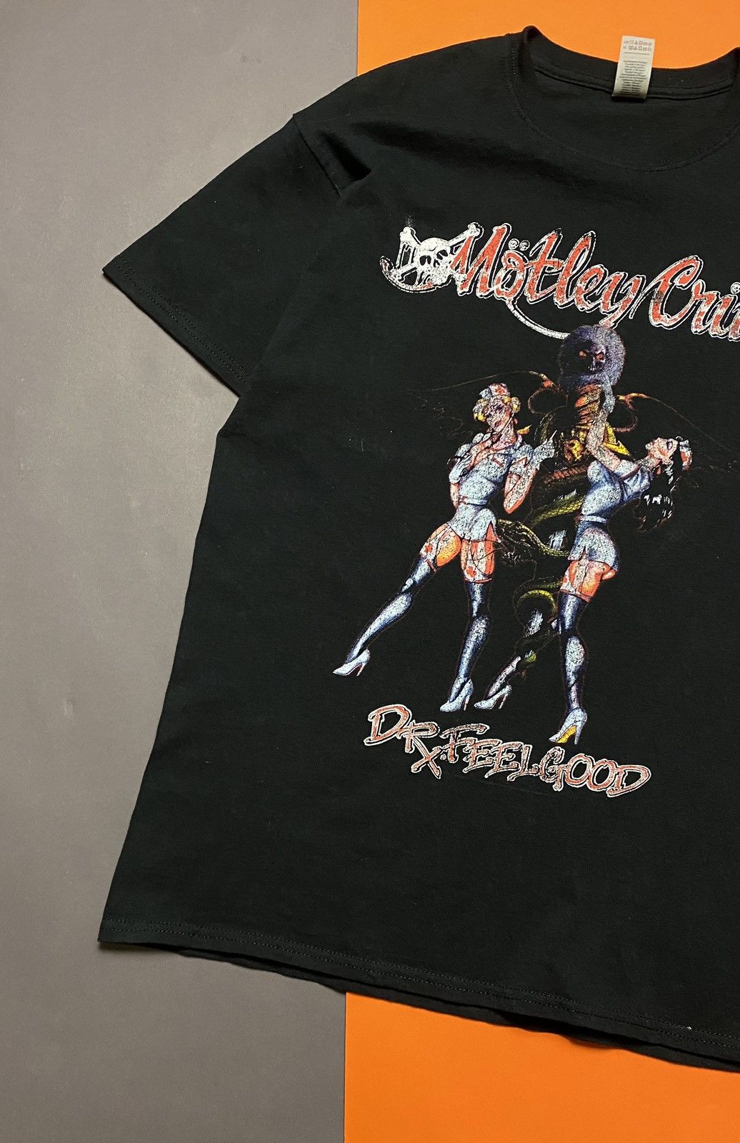 Band Tees Montley Crue tour heavy metal tee t-shirt vintage Size US L / EU 52-54 / 3 - 3 Thumbnail