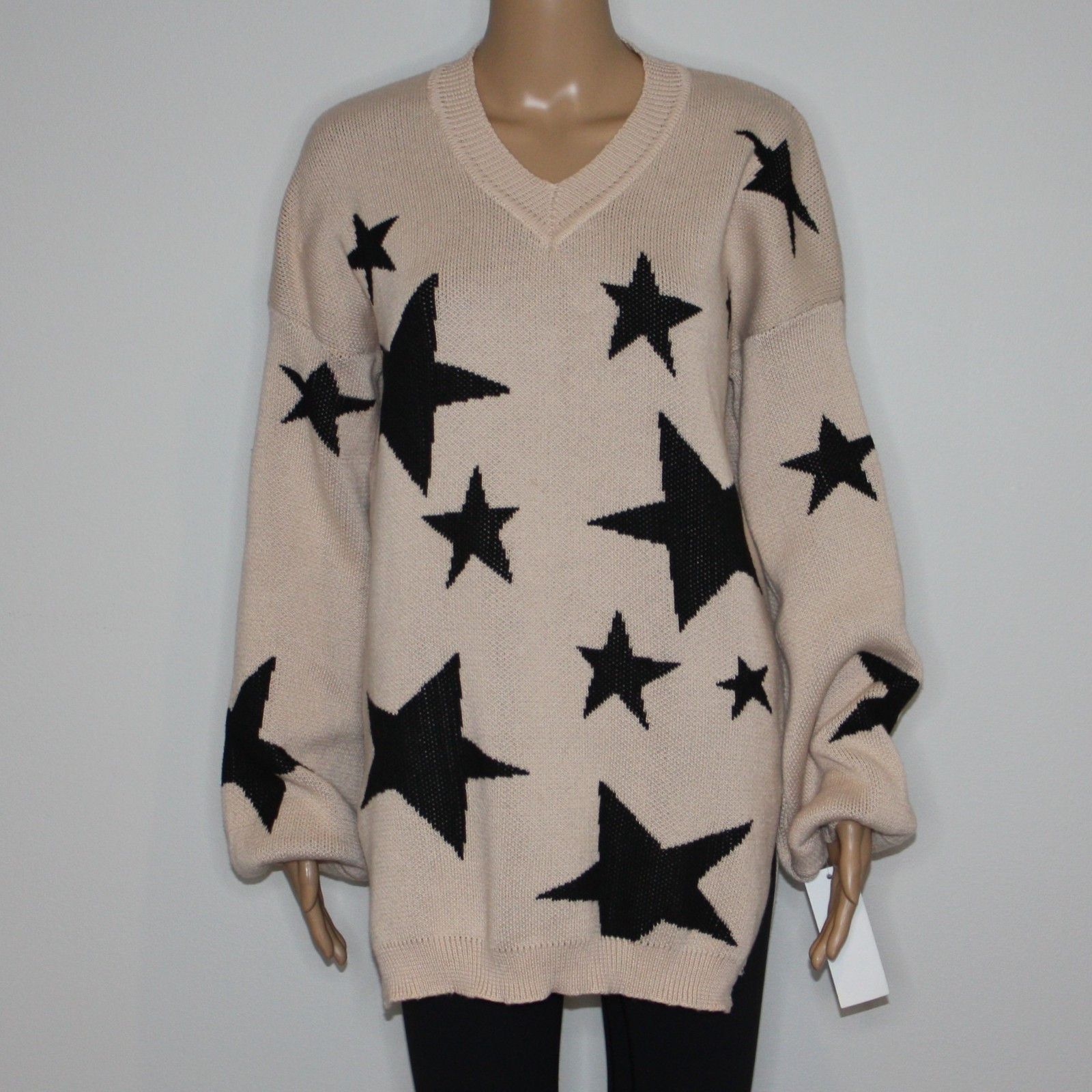 Other Goodnight Macaroon Anna V-neck Tan with Star Print Sweater Size ONE SIZE - 1 Thumbnail