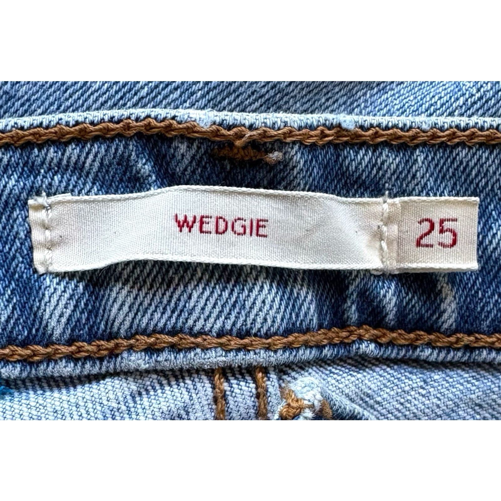 VINTAGE levi's premium denim wedgie cut jeans Medium wash Womens 25 GUC