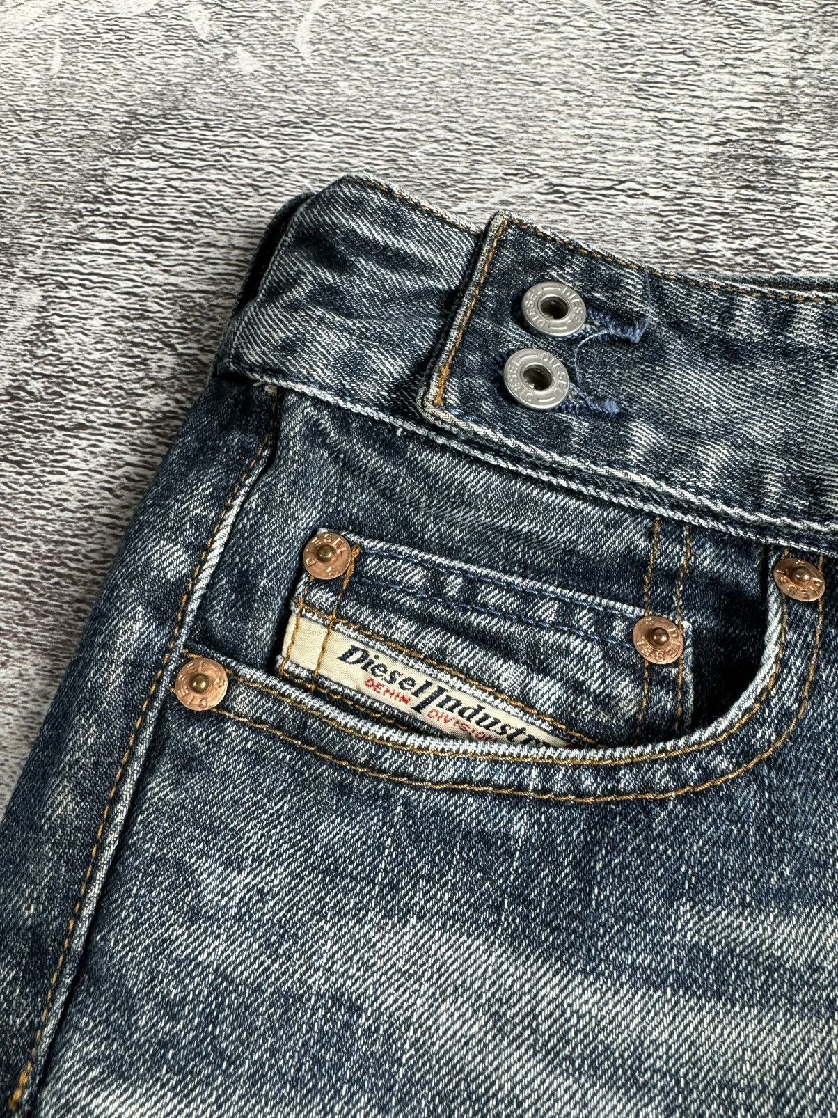 Diesel Diesel Cherone Y2K Distressed Denim Straight Jeans Trousers Size 30" / US 8 / IT 44 - 11 Thumbnail