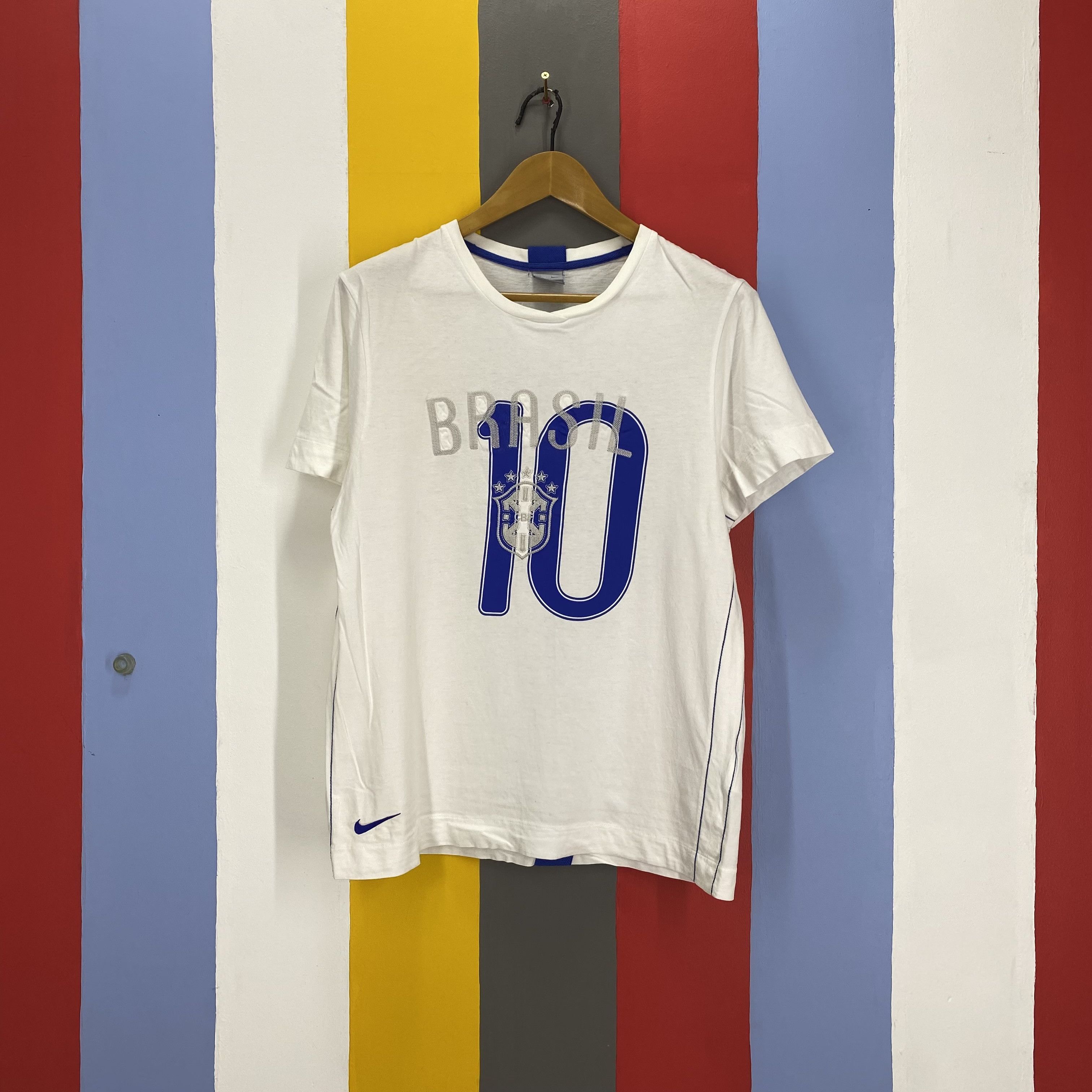 Nike Y2K Vintage NIKE BRASIL 10 Crew Neck T Shirt #1843/08 Size US M / EU 48-50 / 2 - 1 Thumbnail