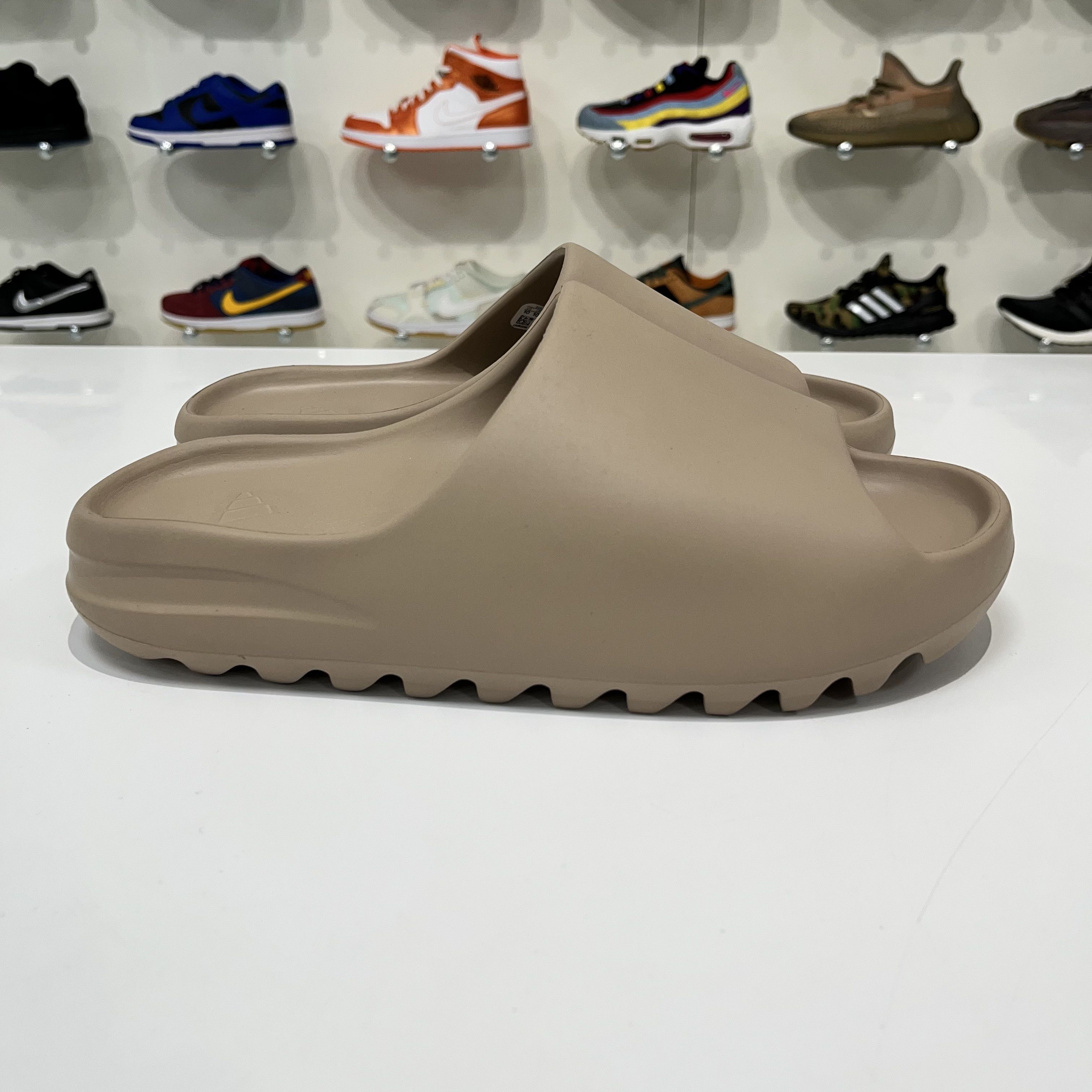 Adidas Adidas Yeezy Slide Pure (First Release) Size US 10 / EU 43 - 7 Thumbnail