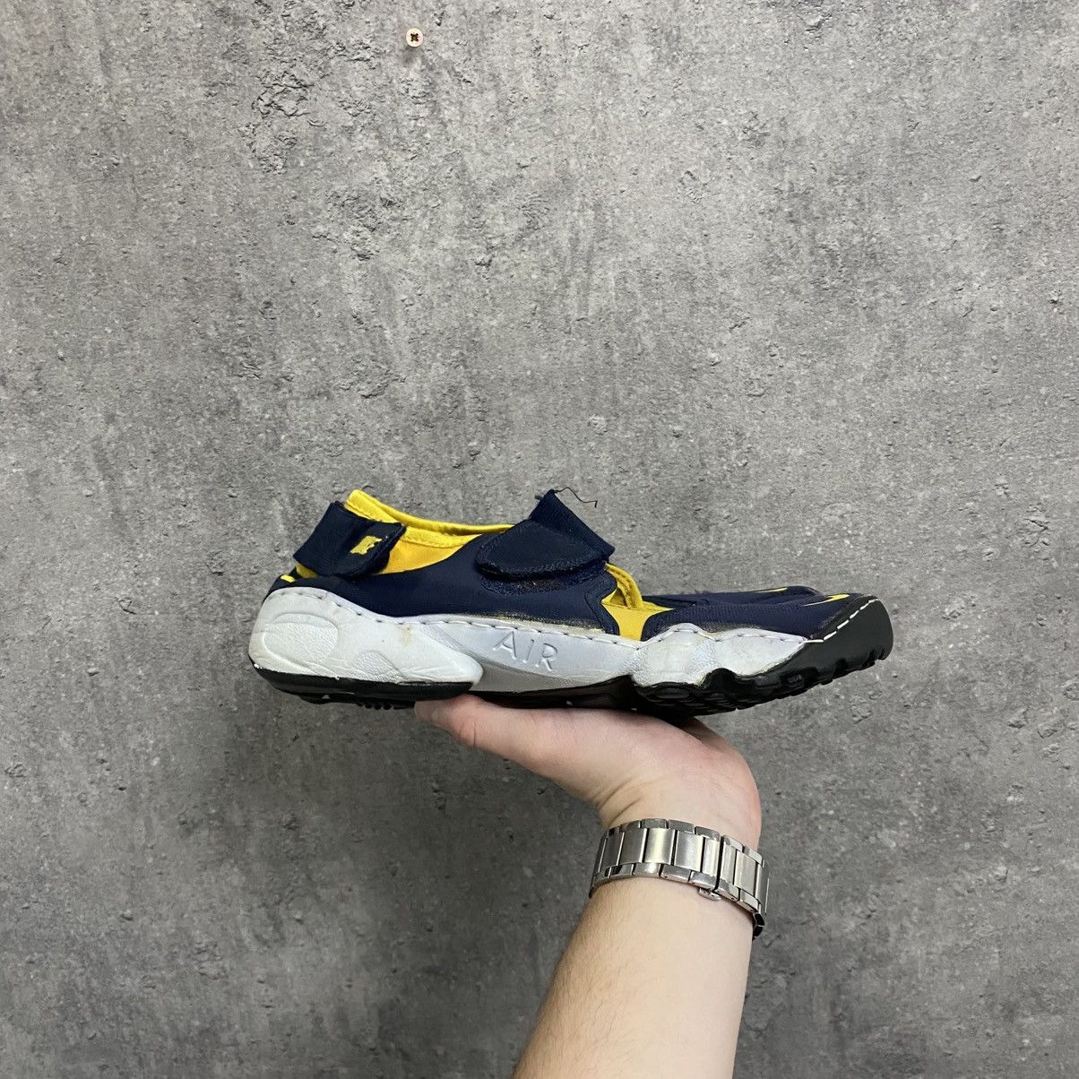 Nike Vintage Tabi Nike Rift Tabi Sneakers Margiella Vibe Size US 9 / EU 42 - 2 Thumbnail