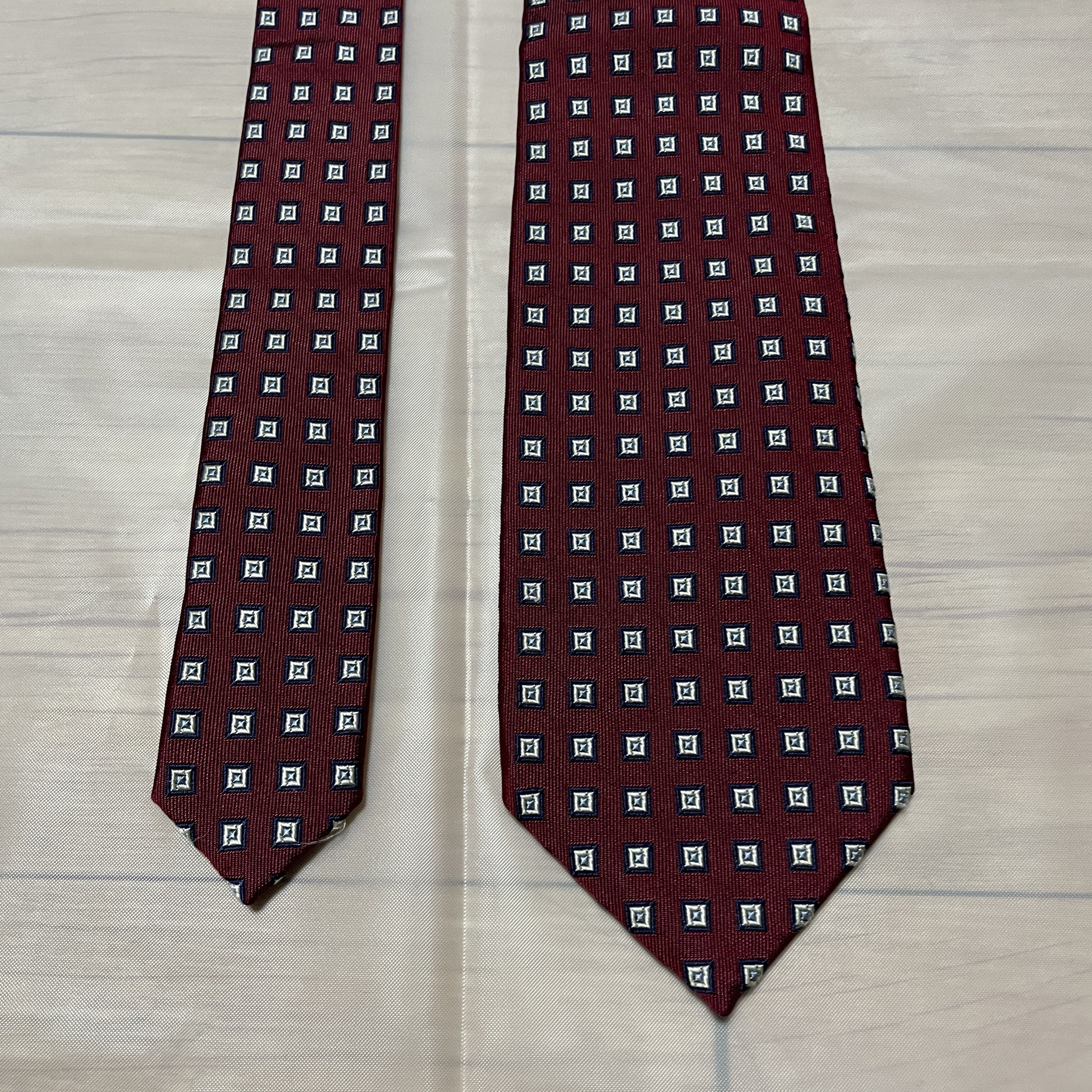 Drakes Square pattern Burgundy color classic tie