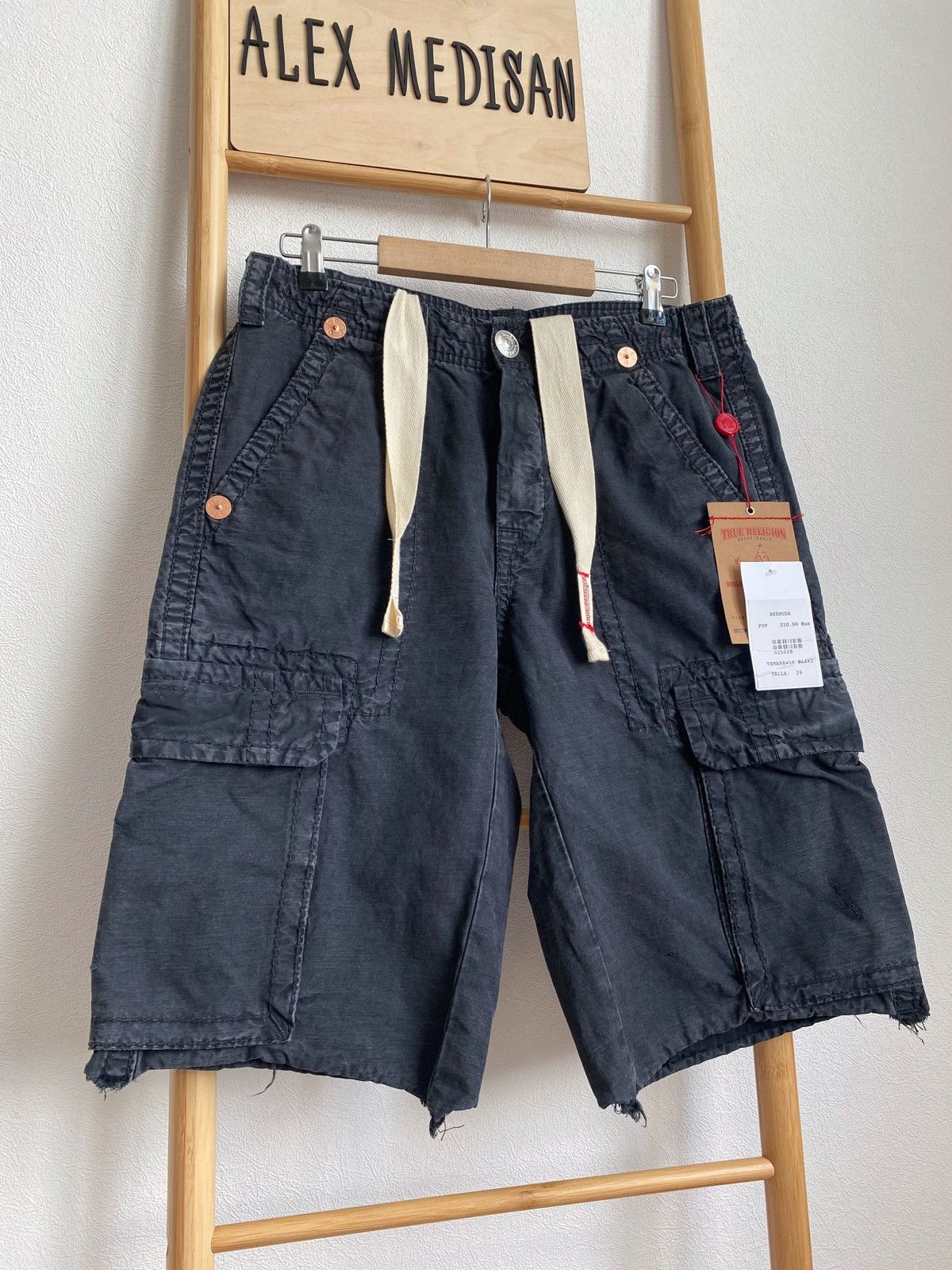 True Religion True Religion ISAAC Cargo Tonal Shorts Size 29 Size US 29 - 7 Thumbnail