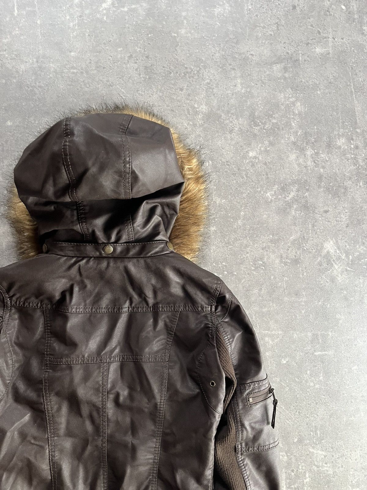 Japanese Brand 00s Faux Fur Hooded Y2K Bondage Straps Bomber Jacket XS Size XS / US 0-2 / IT 36-38 - 13 Thumbnail
