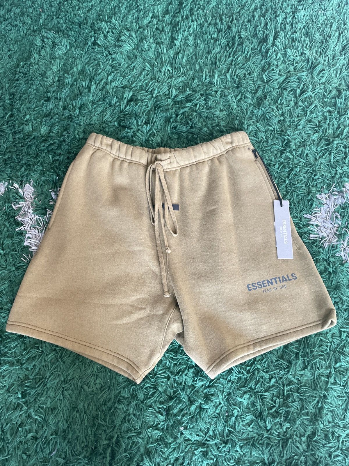 Fear of God Essentials FW21 Sweat Short Amber S