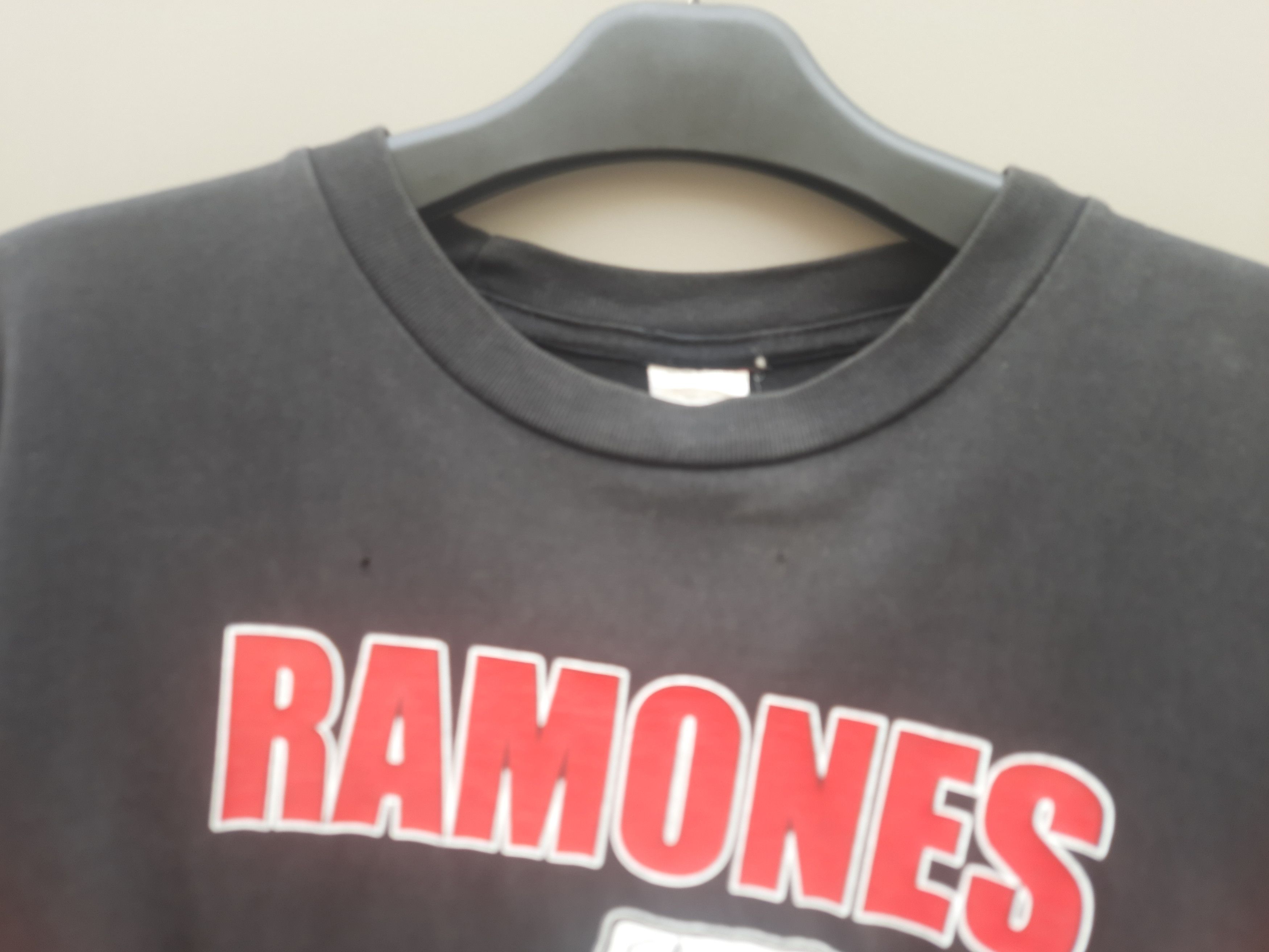 Band Tees Distressed Y2K RAMONES Rocket To Rusia T-Shirt Size US L / EU 52-54 / 3 - 9 Thumbnail