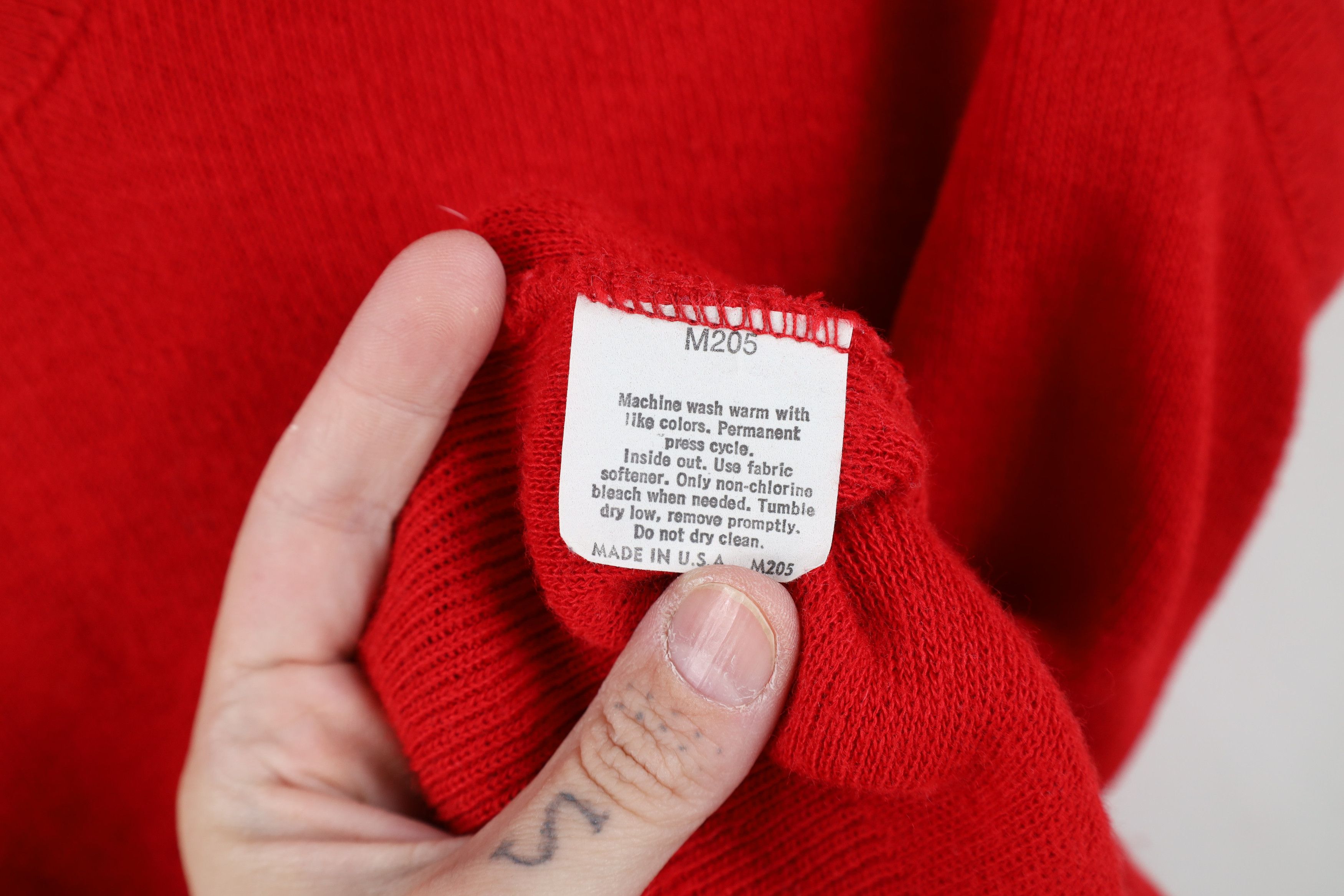 Vintage Vintage 90s Streetwear Soft Knit V-Neck Sweater Vest Red USA Size US L / EU 52-54 / 3 - 5 Thumbnail