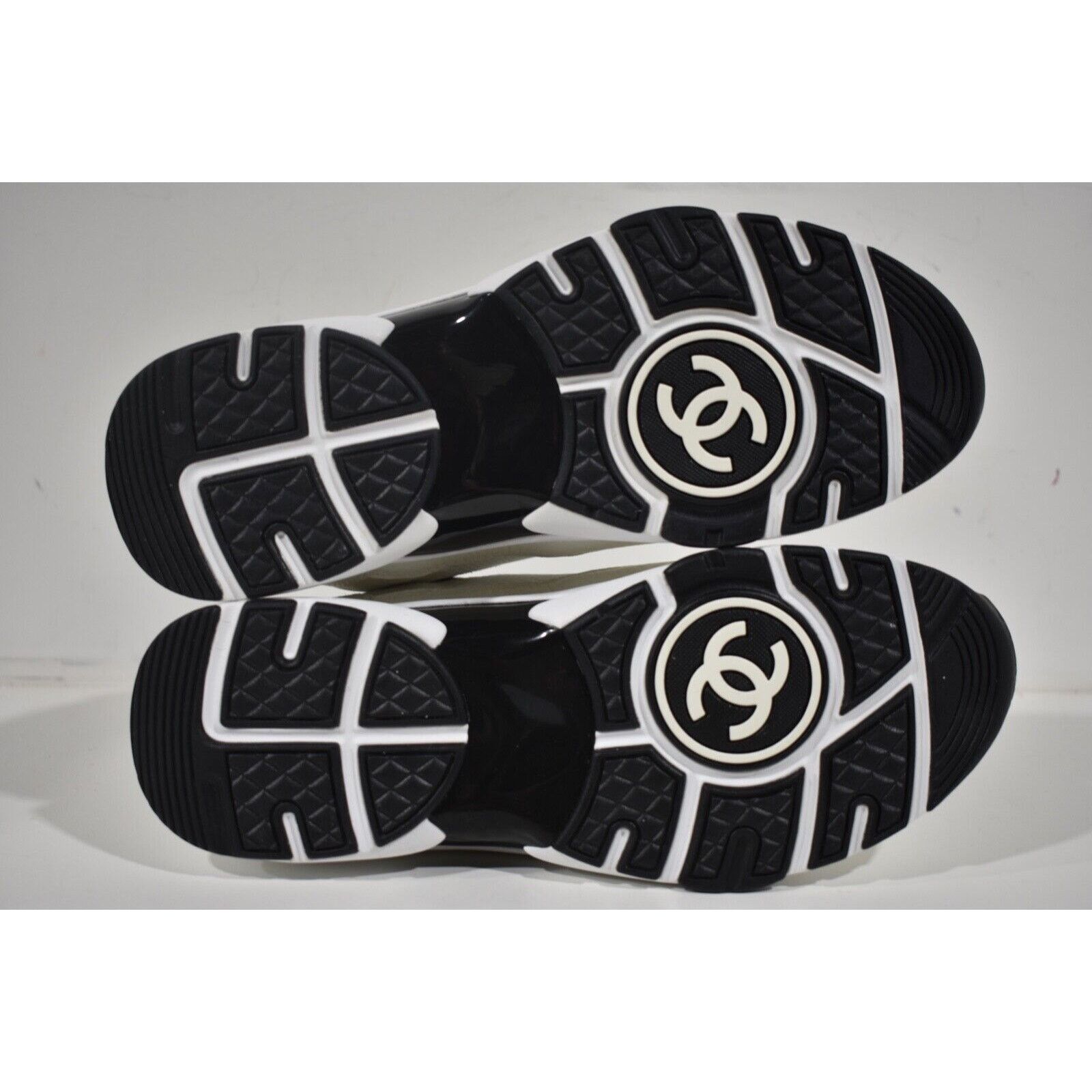 Chanel REV CC Logo Leather Lace Up Flat Runner Trainer Sneaker 40.5 Size US 10.5 / IT 40.5 - 12 Thumbnail