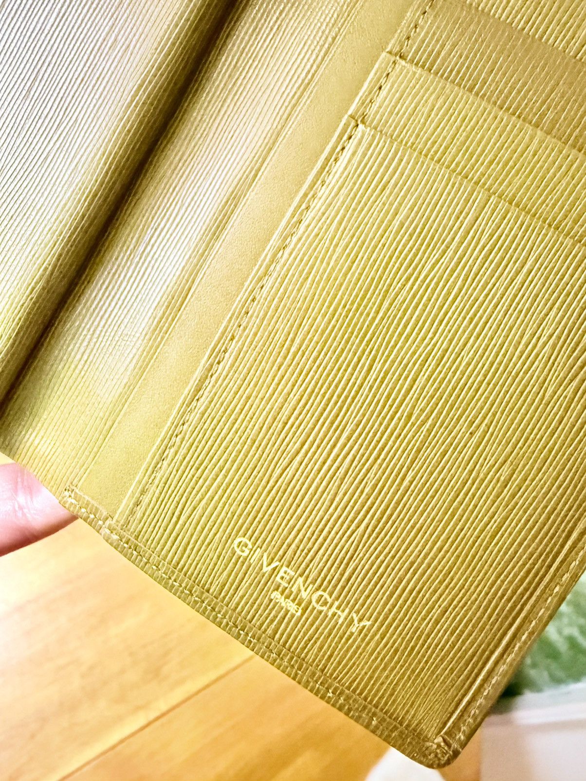 Givenchy Givenchy Taupe Textured Leather Trifold Wallet Authenticated Size ONE SIZE - 9 Thumbnail
