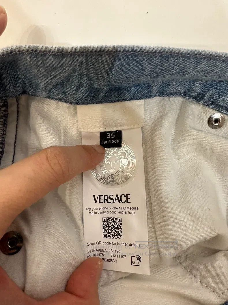 Versace Versace Washed star print button-down denim shorts Size US 35 - 4 Thumbnail