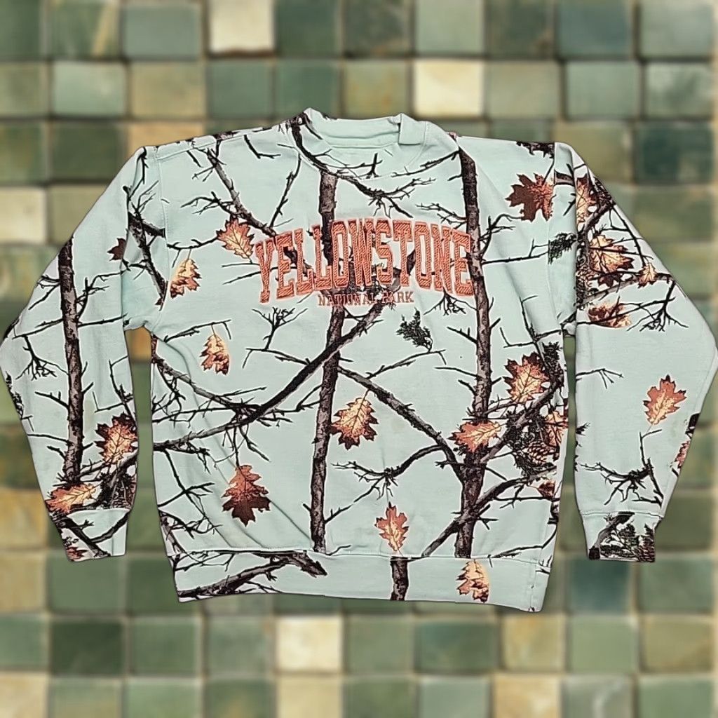 Vintage VINTAGE Yellowstone Park Sweatshirt Mens S Green Embroidered Nature Crewneck Park Size S / US 4 / IT 40 - 1 Thumbnail