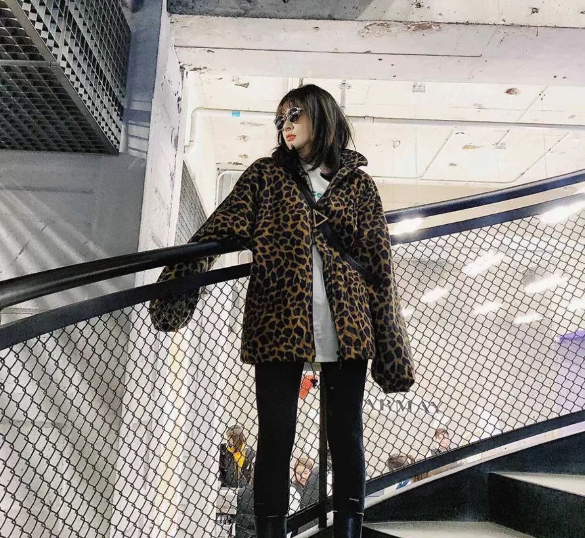 Balenciaga Balenciaga Leopard Fleece Jacket 2412-Nextarrow Size US XS / EU 42 / 0 - 7 Thumbnail