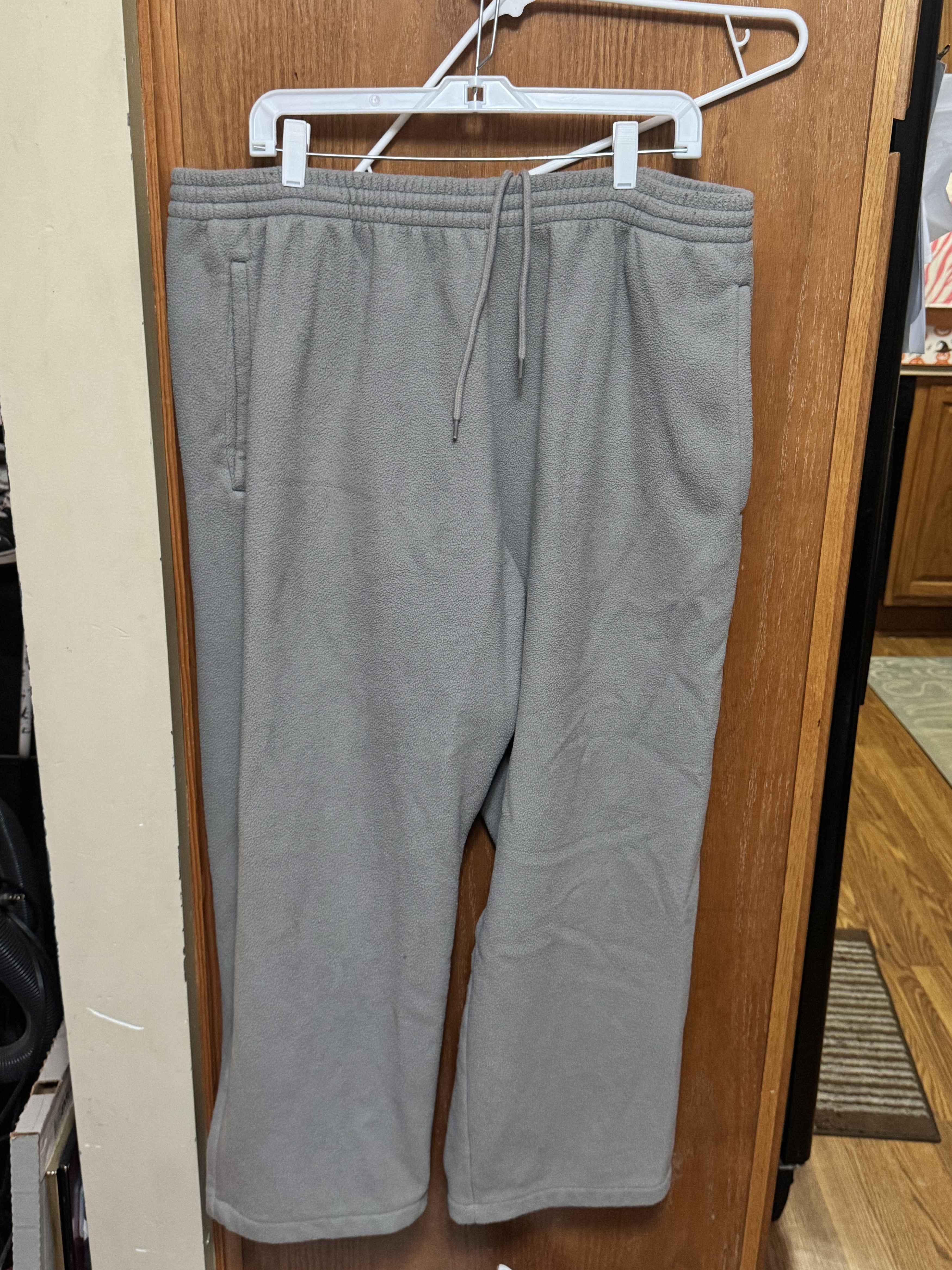 Balenciaga × Gap × Yeezy NIB H10 Polar Fleece Sweatpants Gray sz XL Size US 36 / EU 52 - 1 Thumbnail