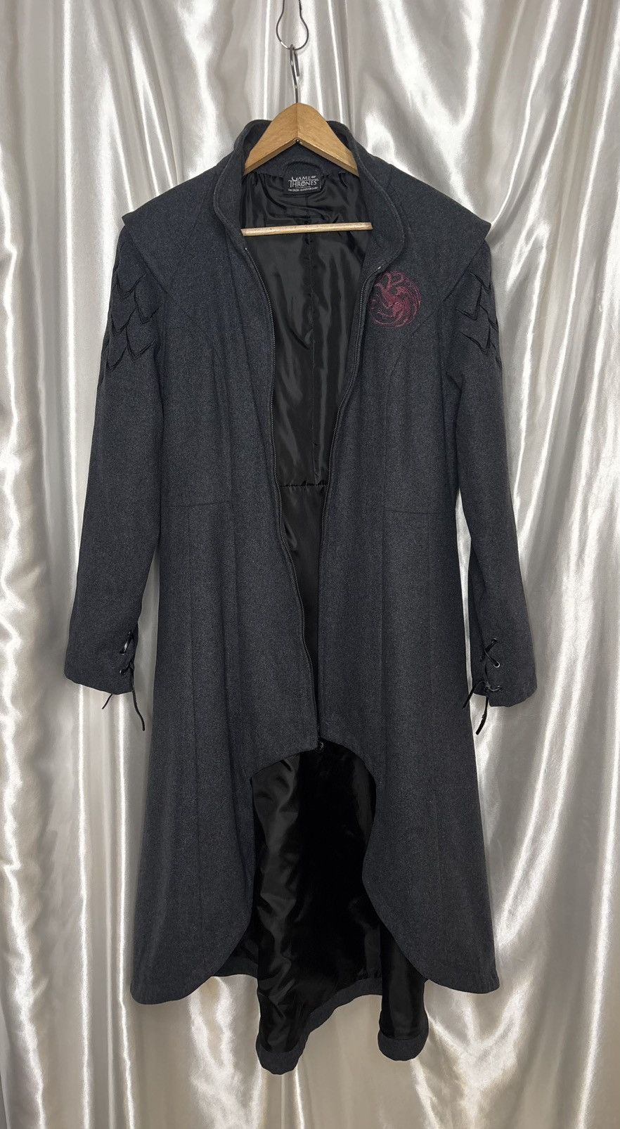 Other gray graphite game of thrones coat of arms targaryen logo Size XXL / US 16-18 / IT 52-54 - 7 Thumbnail