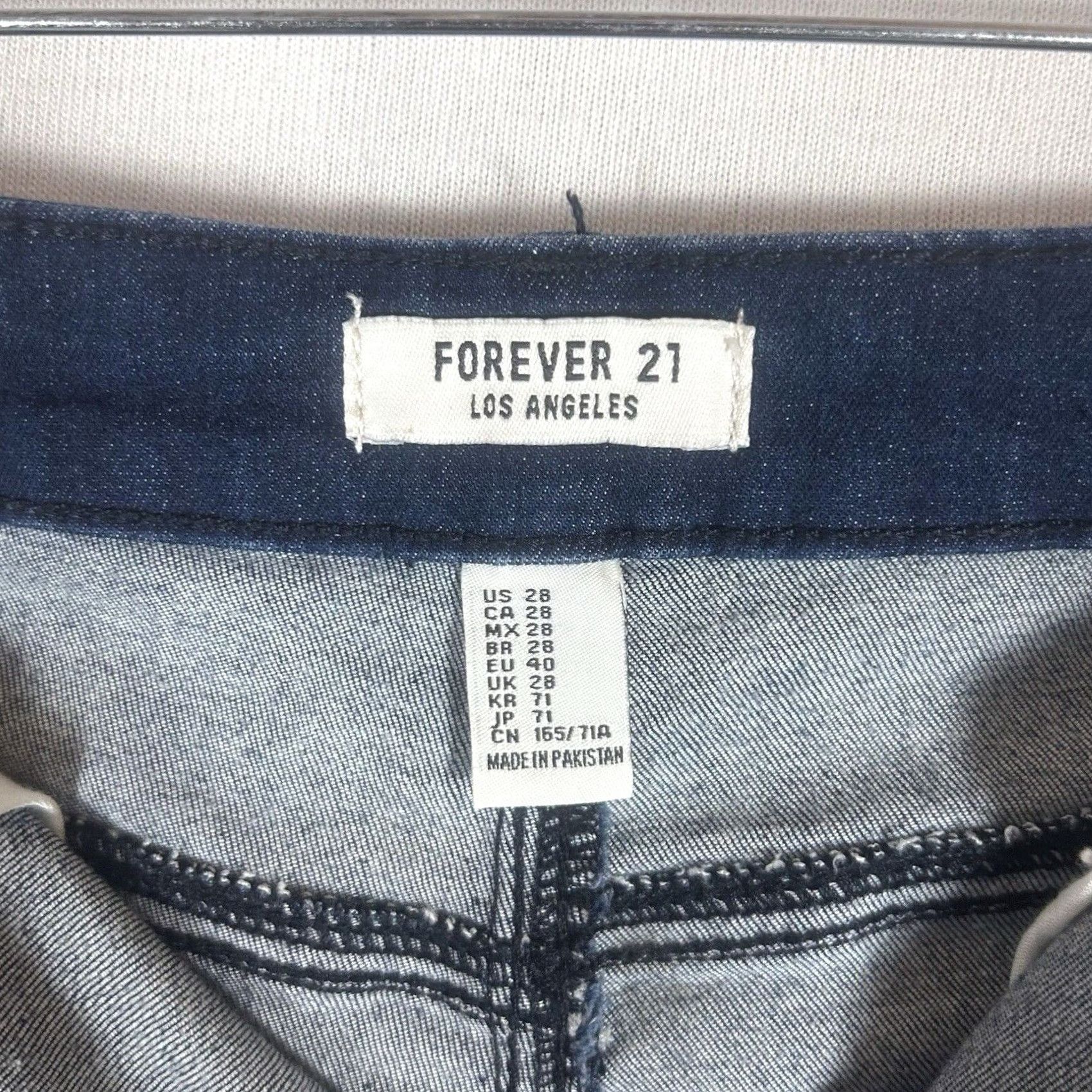 Forever 21 FOREVER 21 Jeans Shorts Womens 28 Dark Wash High Rise 2" Inseam NWT Denim Cotton Polyester Spandex 5-Pocket Size 28" / US 6 / IT 42 - 3 Thumbnail