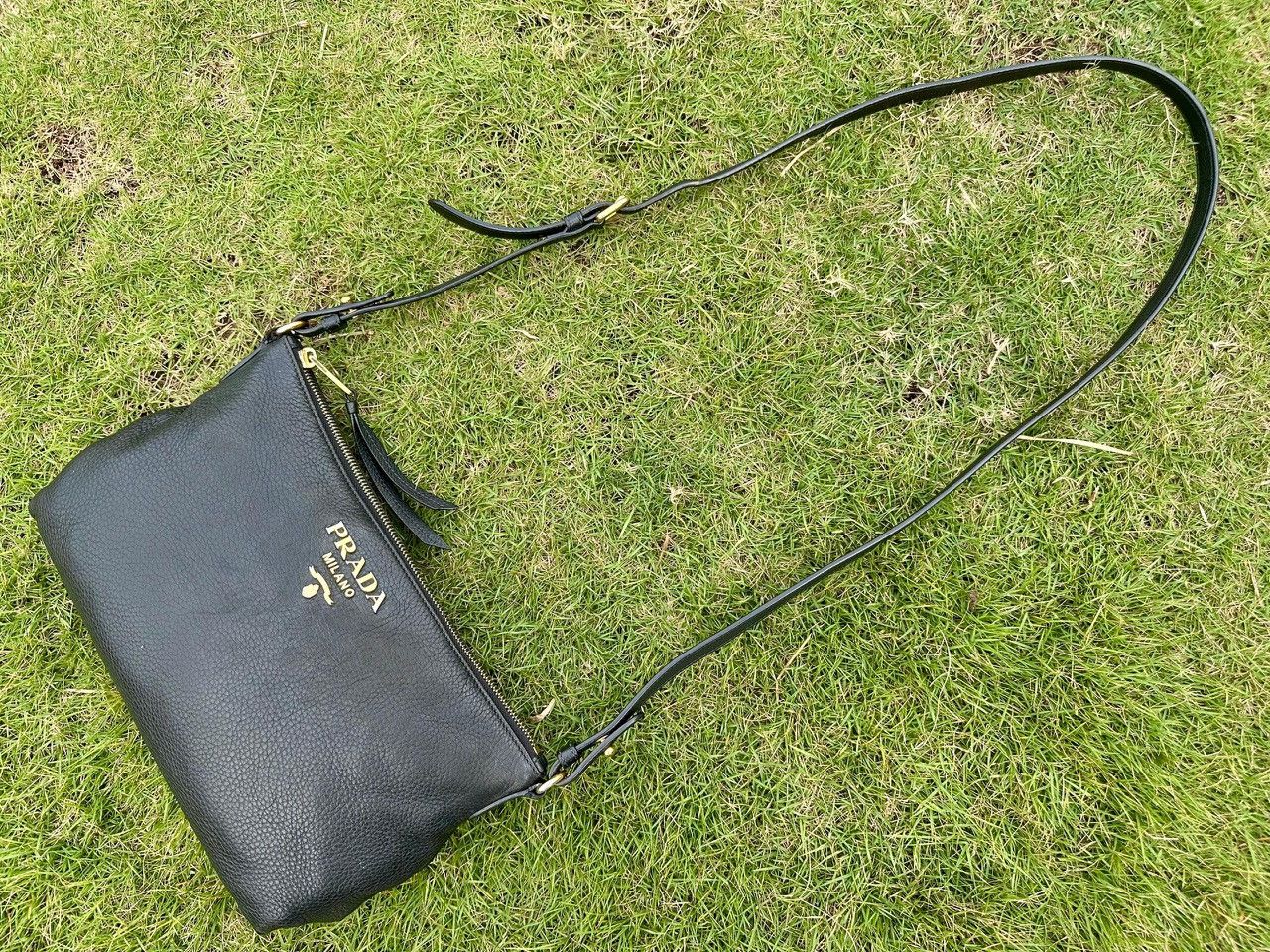 Prada Authentic Prada Vitello Daino Nero Leather Crossbody Bag Size ONE SIZE - 1 Thumbnail
