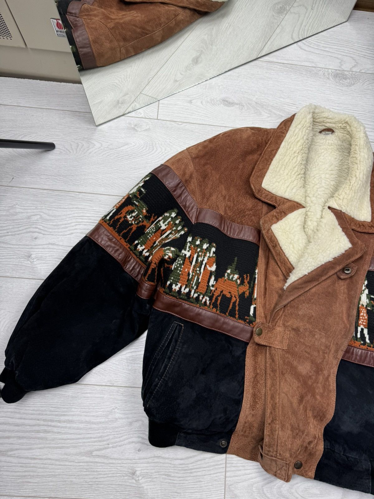 Vintage Vintage Suede Navajo Aztec Shearling Leather Jacket Bomber Size US L / EU 52-54 / 3 - 3 Thumbnail