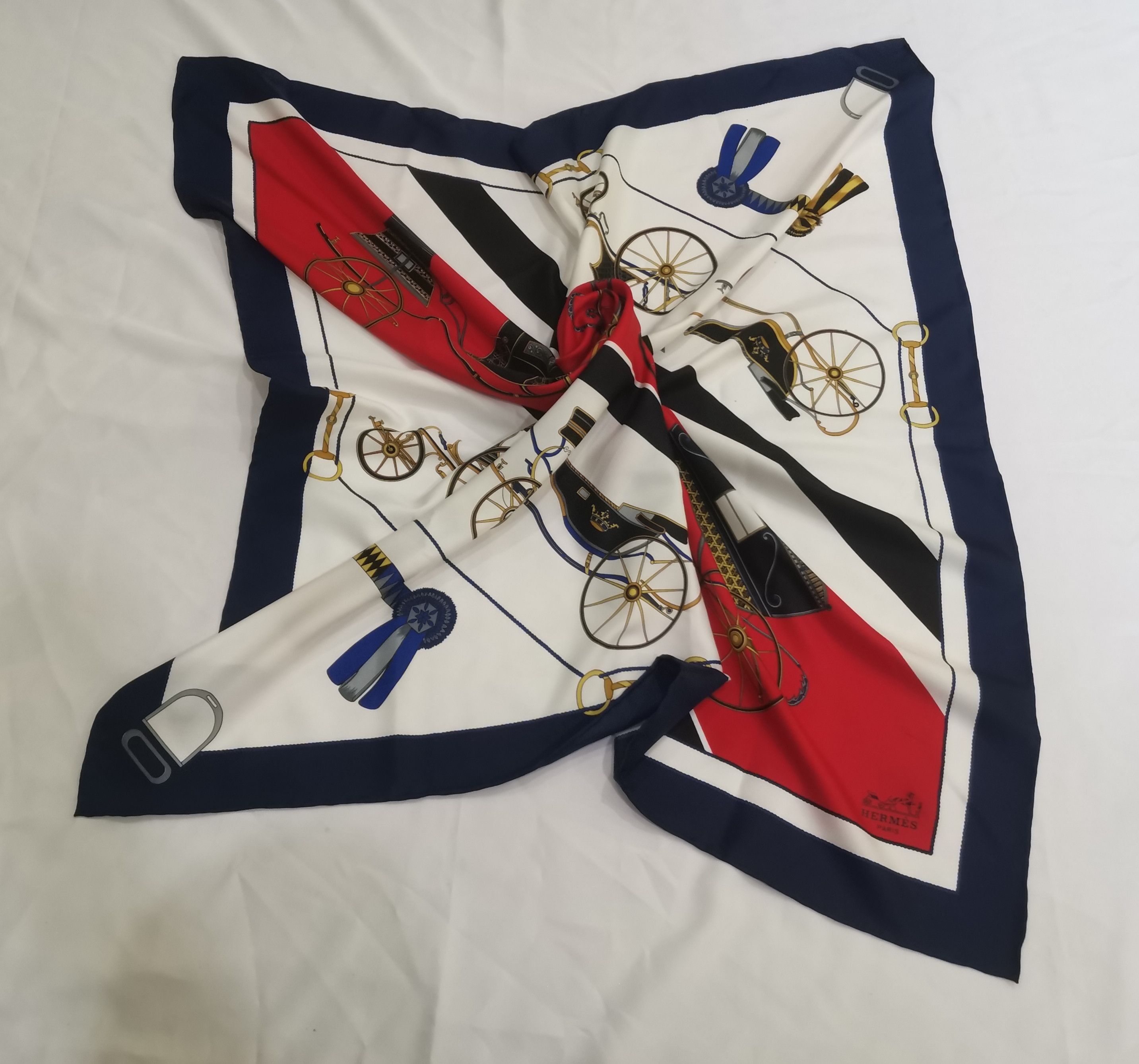Hermes × Vintage Rare vintage Hermes scarves luxury design Size ONE SIZE - 2 Thumbnail