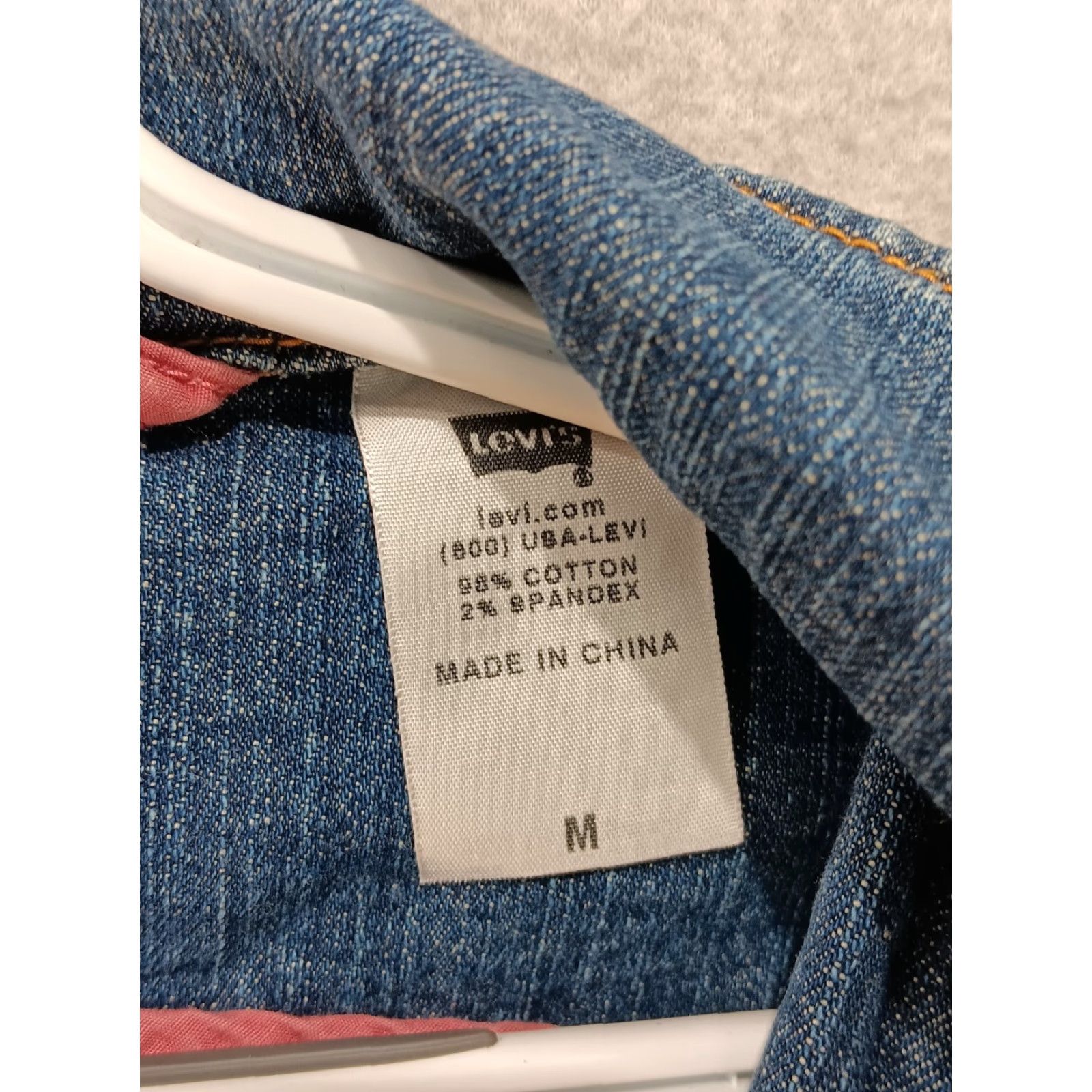 Levi's Levi's Denim Jacket Women Cropped Blue Embroidered Strawberry Elbow Patches M Size Jean Size 32" / US 10 / IT 46 - 4 Thumbnail