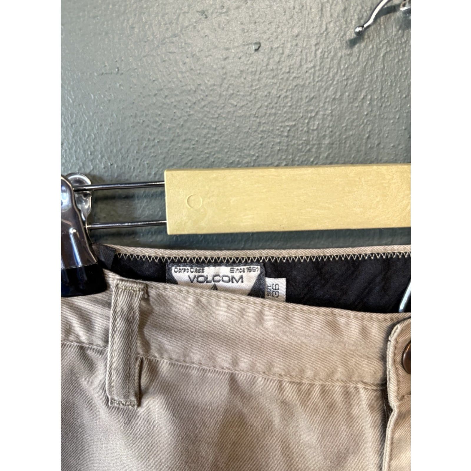 Volcom Volcom Mens Khaki Chino Pants Straight Leg Size 36 Beige 31in Inseam Men Pants Regular Style Chino Size US 36 / EU 52 - 3 Thumbnail