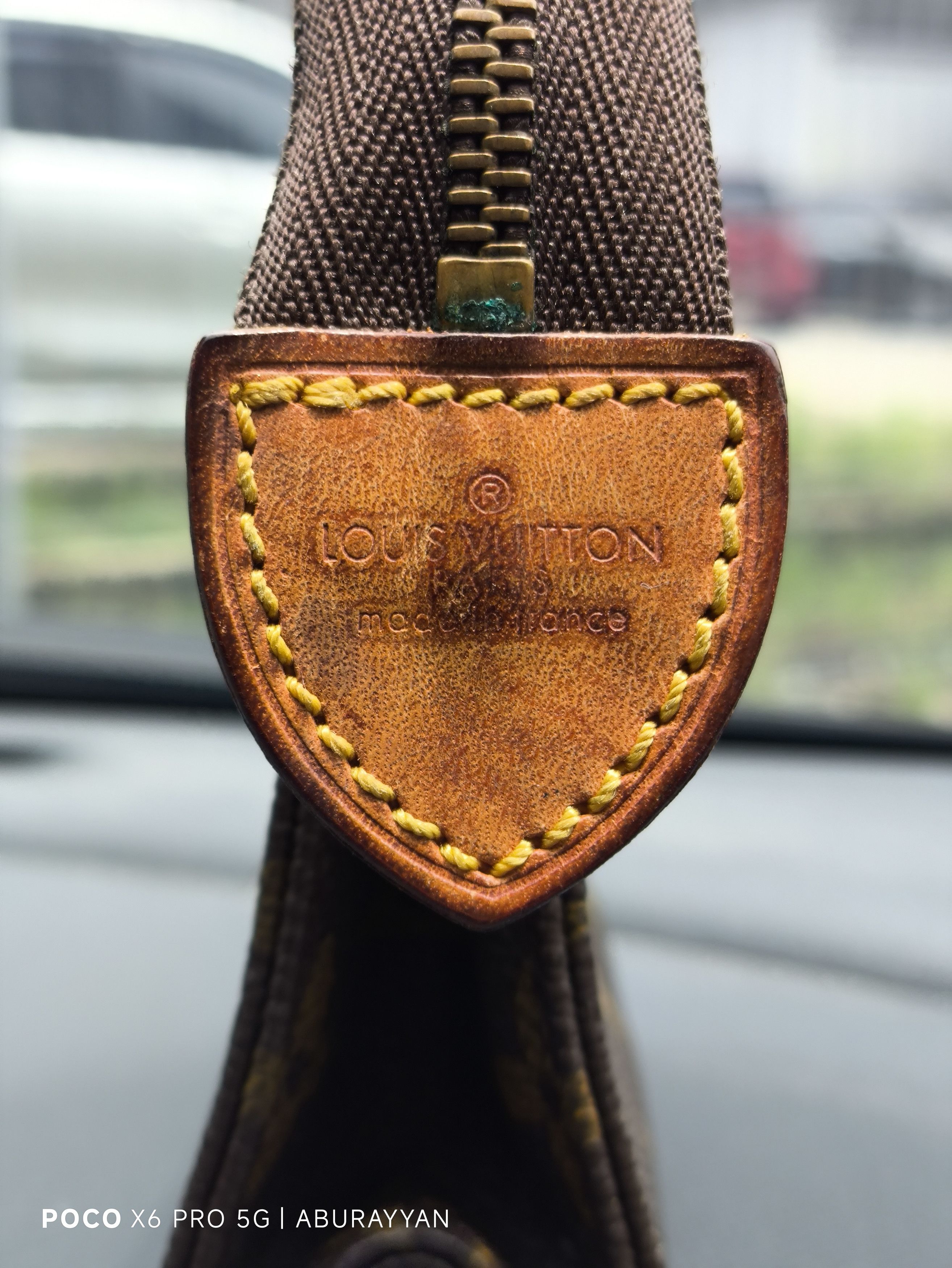 Louis Vuitton Louis Vuitton Monogram Canvas 15 Toiletry Pouch Clutch Bag Size ONE SIZE - 5 Thumbnail