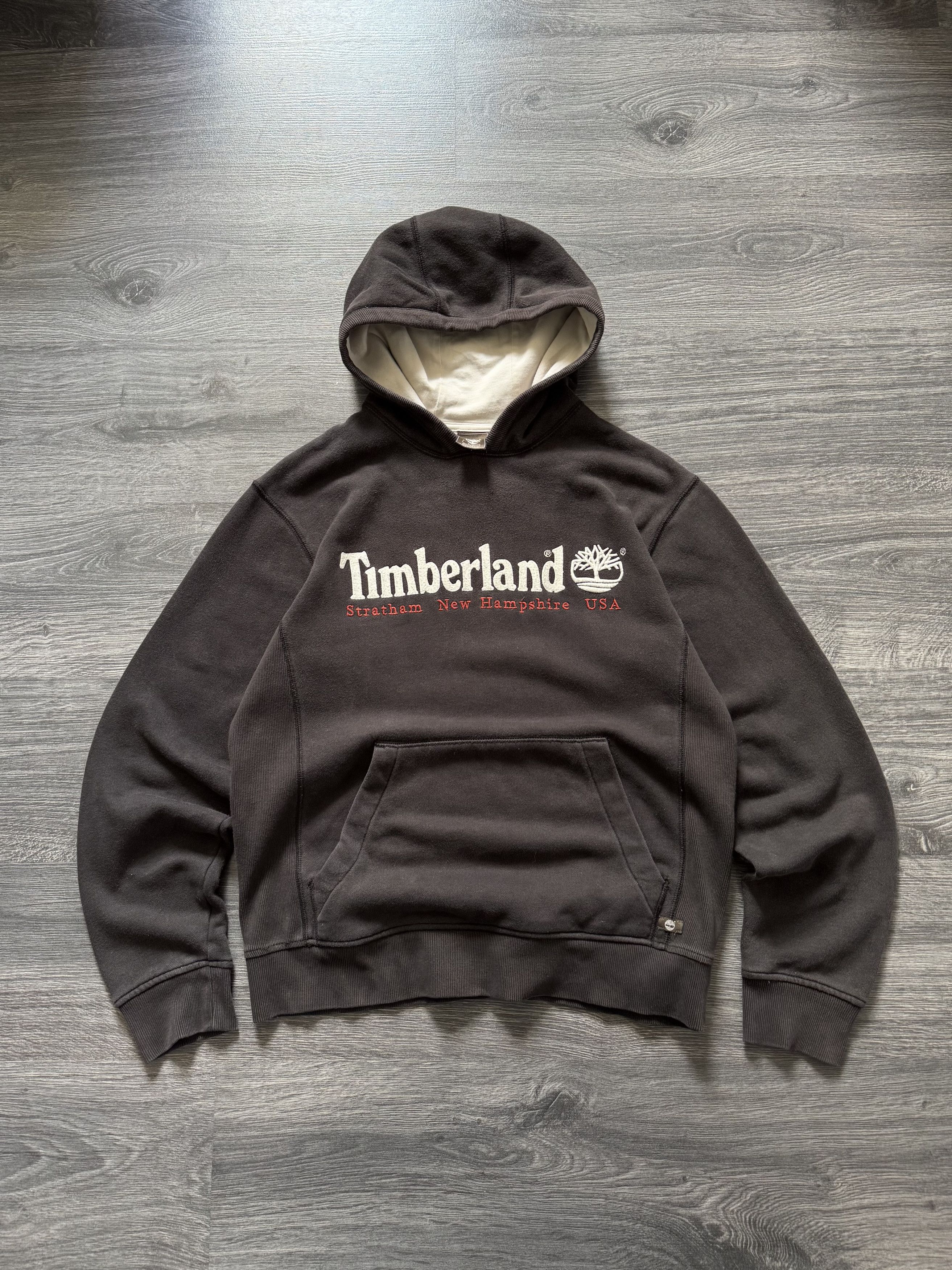 Timberland Vintage Timberland Embroidered Big Logo Faded Hoodie Size US S / EU 44-46 / 1 - 1 Thumbnail