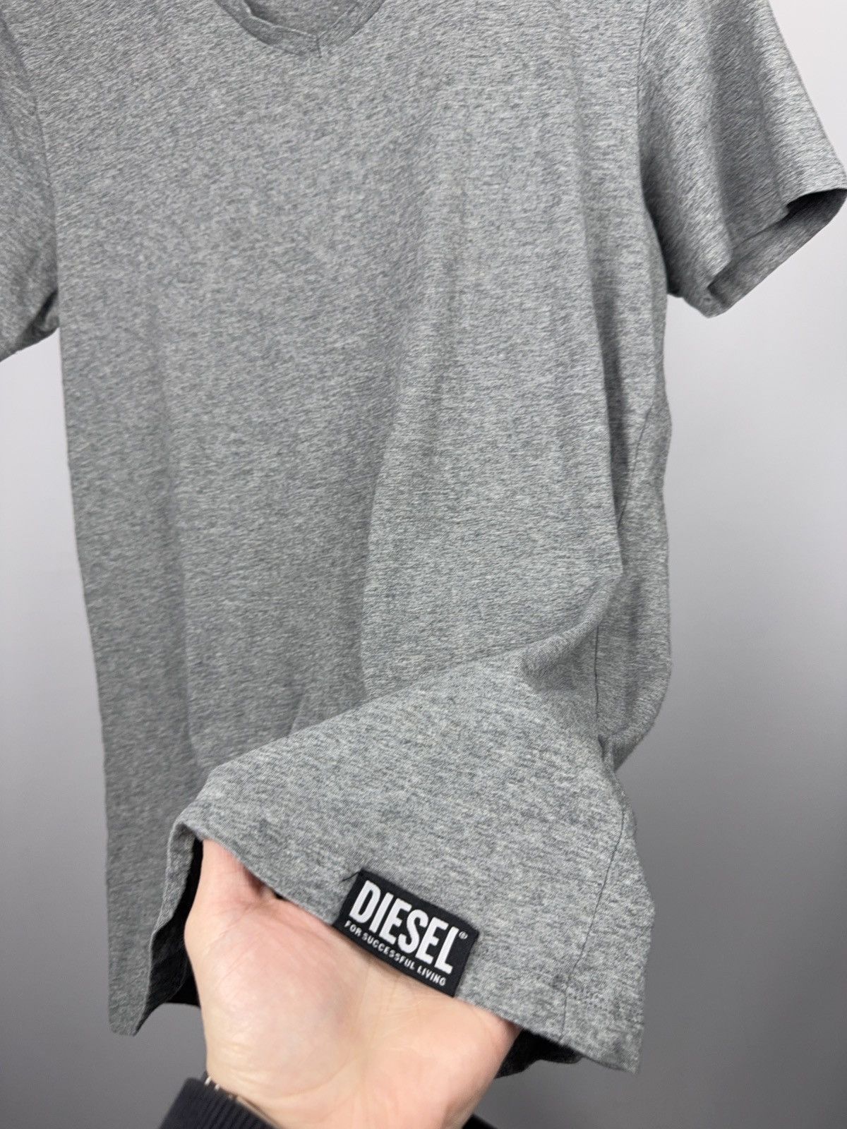 Diesel Luxury 00s Diesel Grey V-Neck T-Shirt Minimal Logo Size US M / EU 48-50 / 2 - 6 Thumbnail