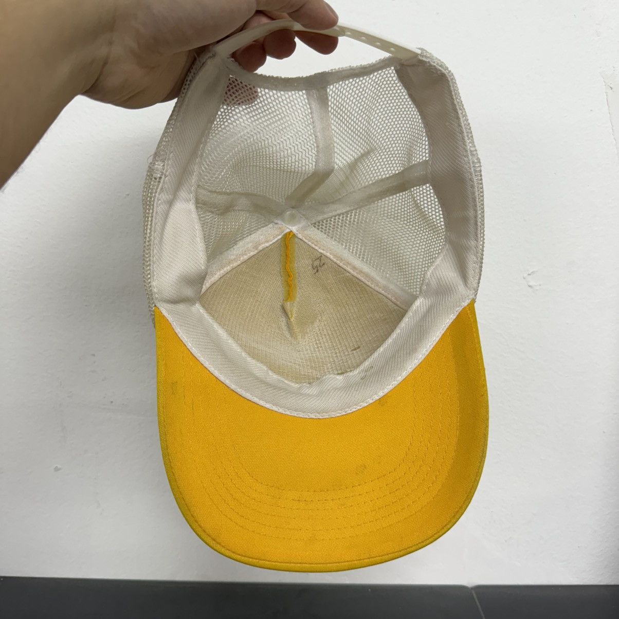 Vintage Vintage Puke and Sweats Humour Trucker Cap Size ONE SIZE - 5 Thumbnail