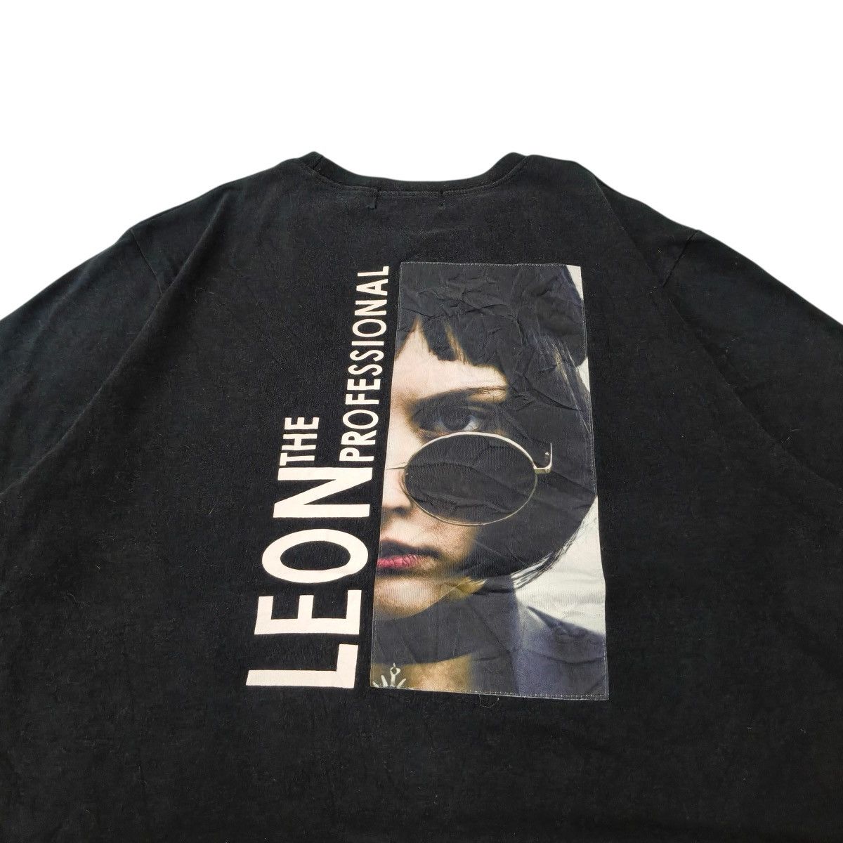 Vintage Vintage LEON THE PROFESSIONAL 1994 Movie Mathilda Tshirt Size US XL / EU 56 / 4 - 5 Thumbnail
