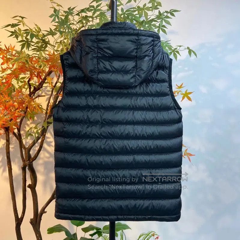 Burberry Burberry Women's Black Nylon Puffer Vest. Size XS / US 0-2 / IT 36-38 - 2 Thumbnail