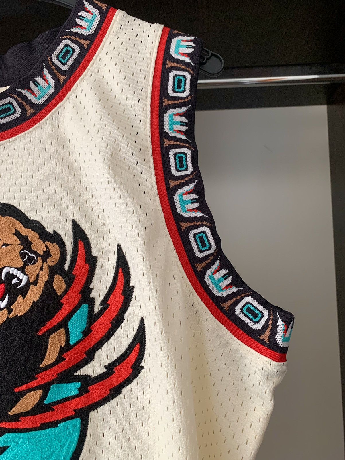 Mitchell & Ness Vancouver Grizzlies Mike Bibby Mitchell & Ness Jersey Size US L / EU 52-54 / 3 - 6 Thumbnail