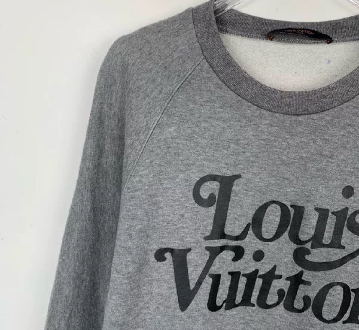 Louis Vuitton Louis Vuitton gray cotton long sleeved sweatshirt Size US M / EU 48-50 / 2 - 3 Thumbnail