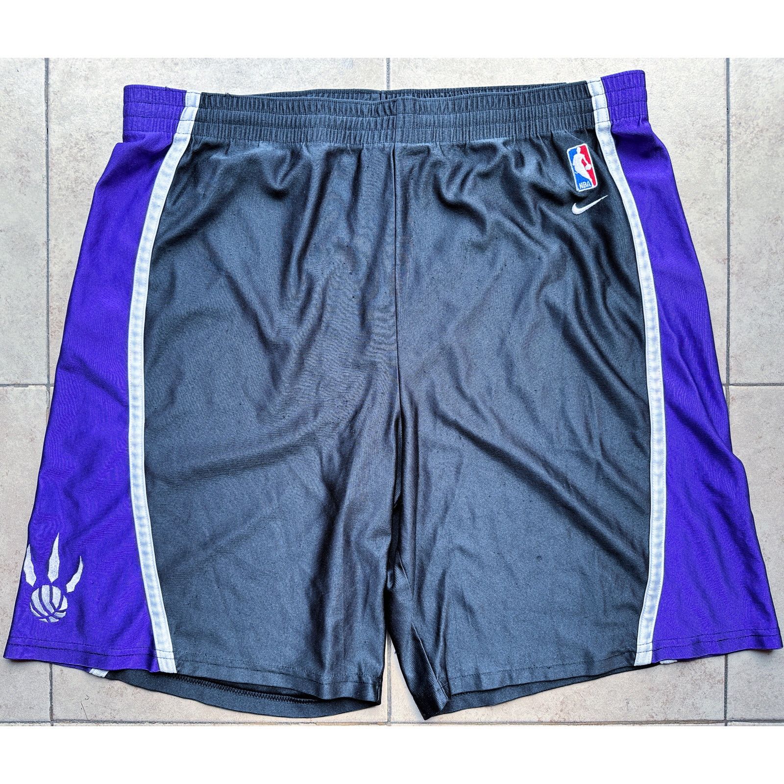NBA × Nike Toronto Raptors 2000s NIKE shorts Swingman XL basketball vtg Size US 34 / EU 50 - 2 Thumbnail