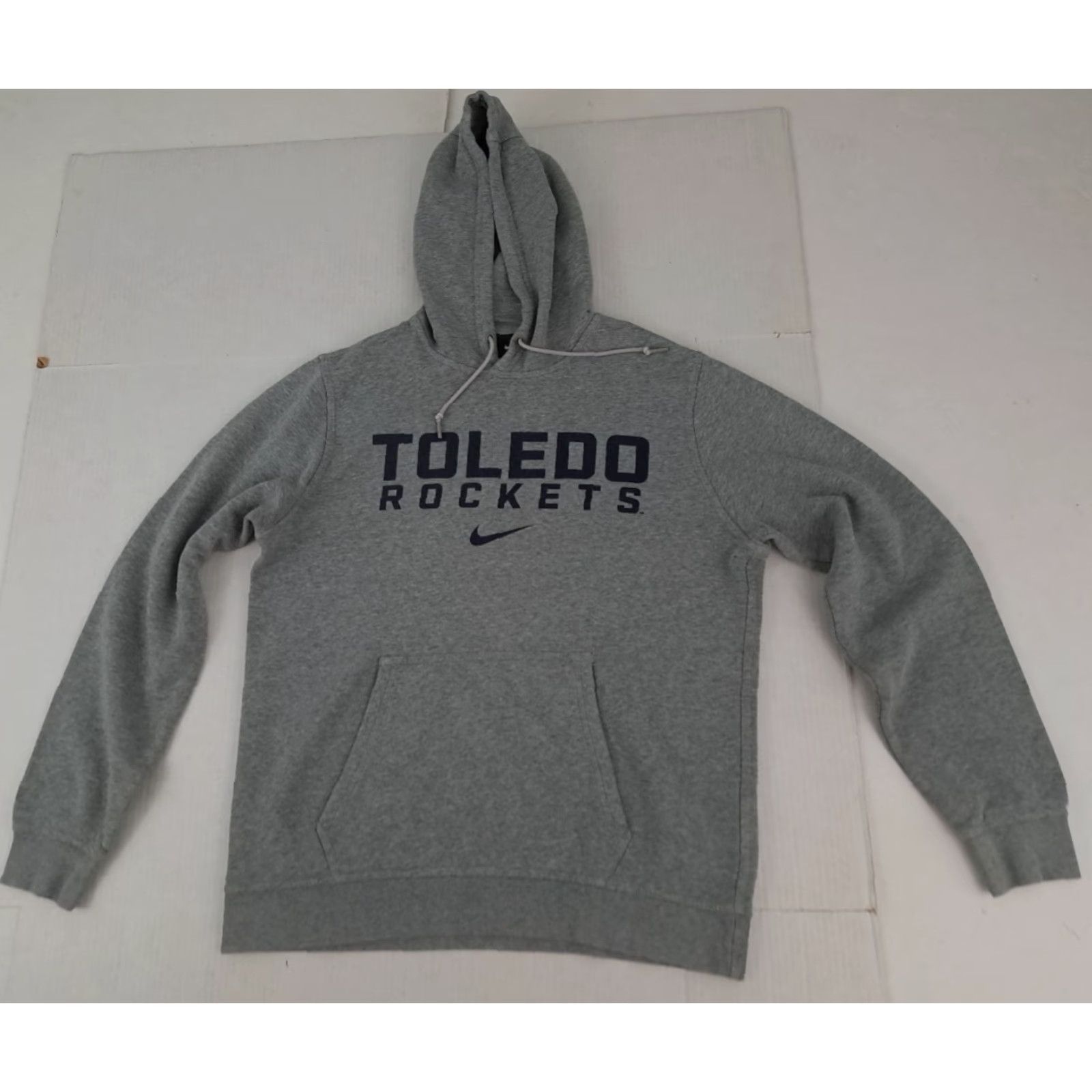 Nike VINTAGE Toledo University Rockets Hooded Sweatshirt Nike L Gray Unisex Adults Sweatshirt Hooded Pullover Basketball 90s? Size US L / EU 52-54 / 3 - 2 Thumbnail