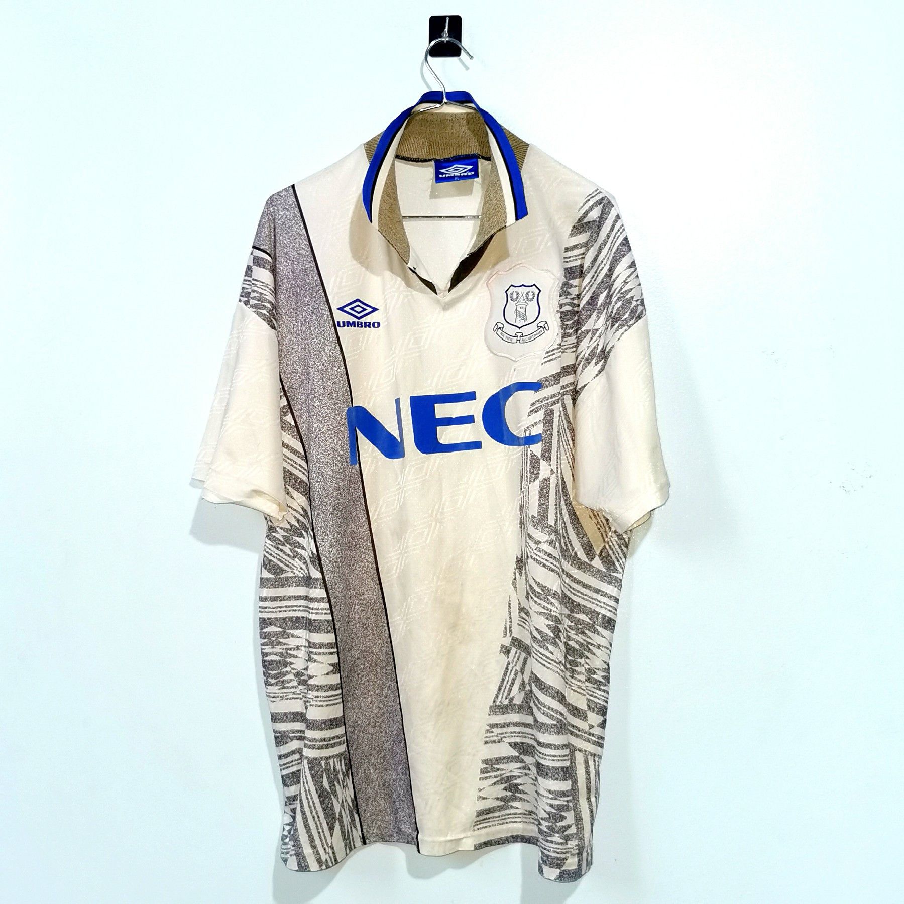 image of Umbro Everton England 1994 1995 1996 Away Shirt Jersey in White, Men's (Size XL)