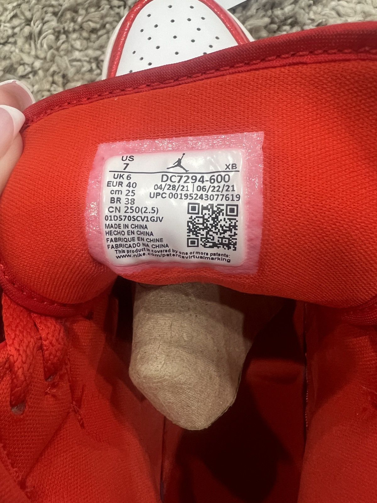 Jordan Brand Air Jordan 1 MID SE Size US 7 / IT 37 - 7 Thumbnail